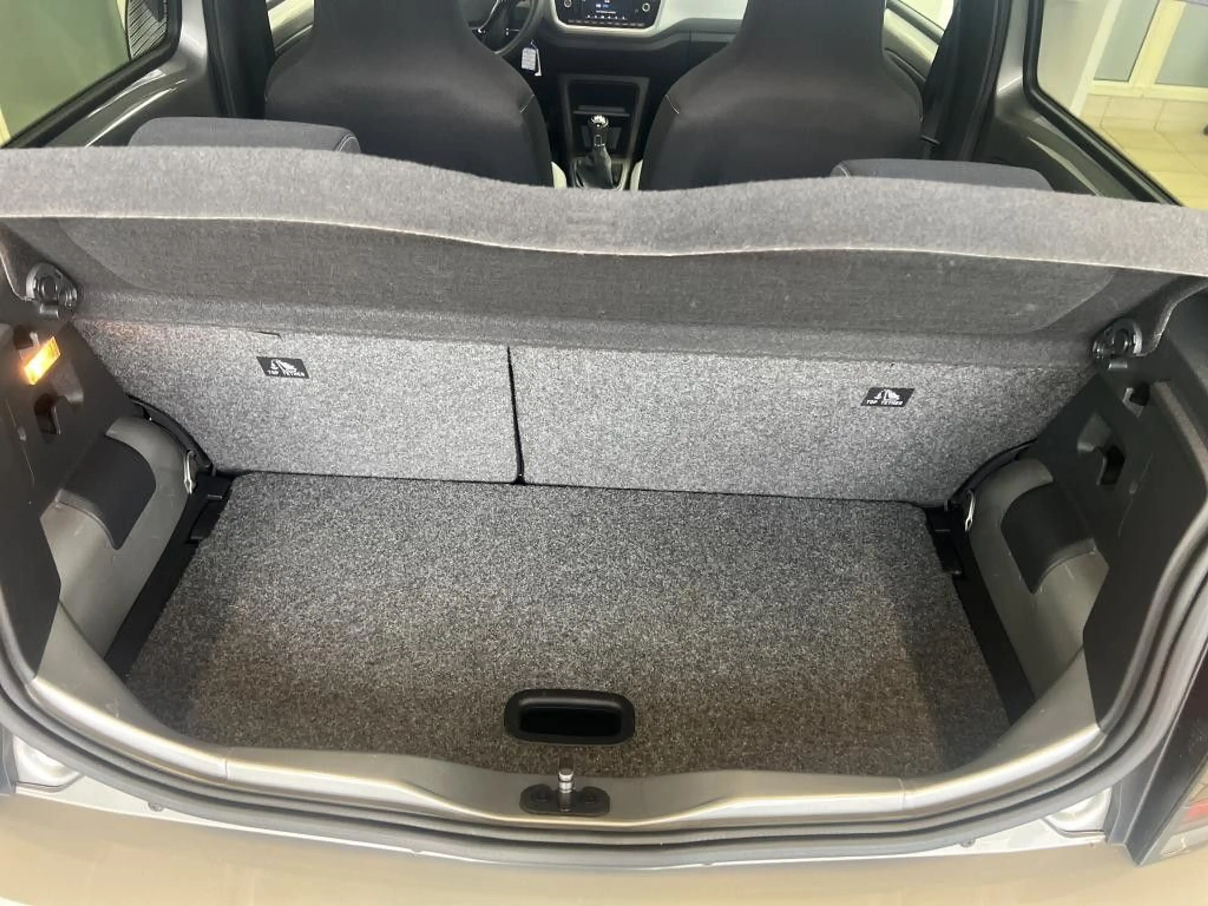Volkswagen up! 1.0 MPI Active Maps+More R.Kamera SHZ LM" — photo 10