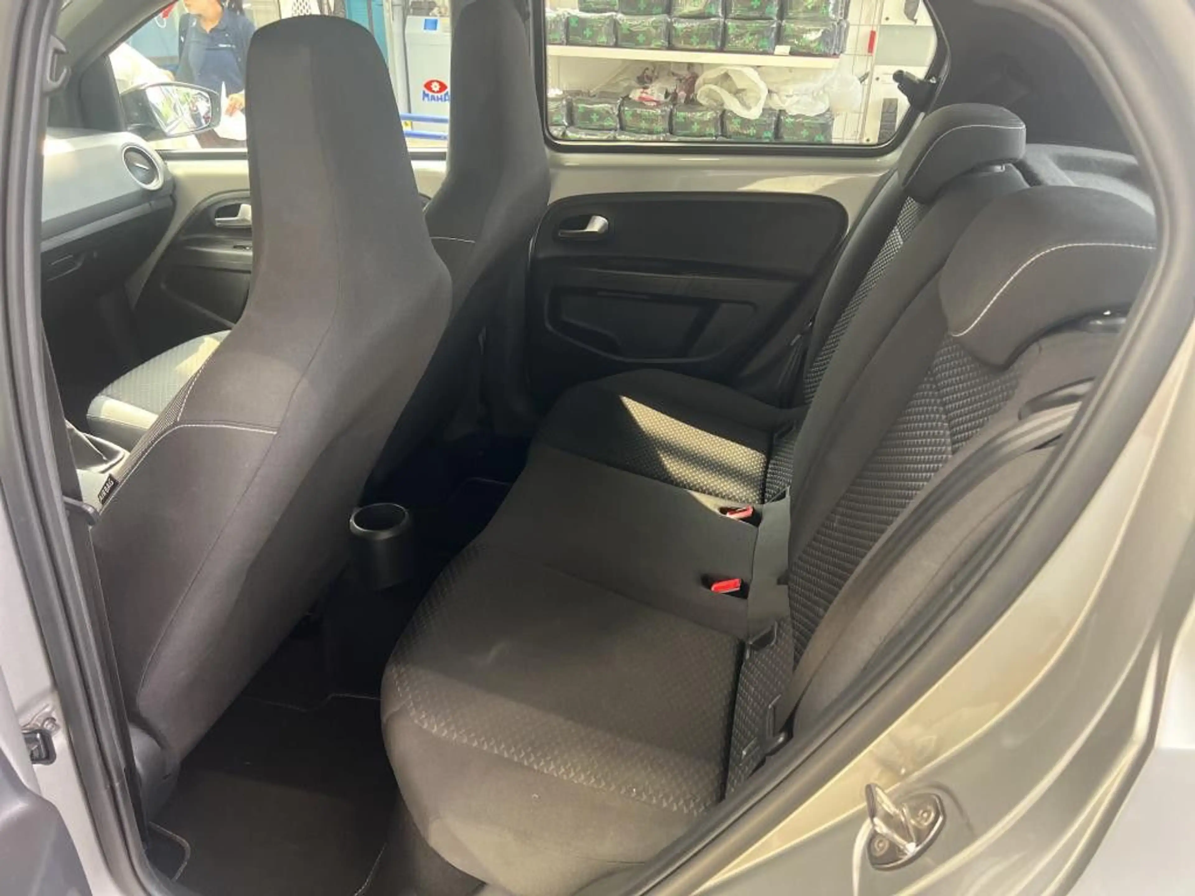 Volkswagen up! 1.0 MPI Active Maps+More R.Kamera SHZ LM" — photo 9