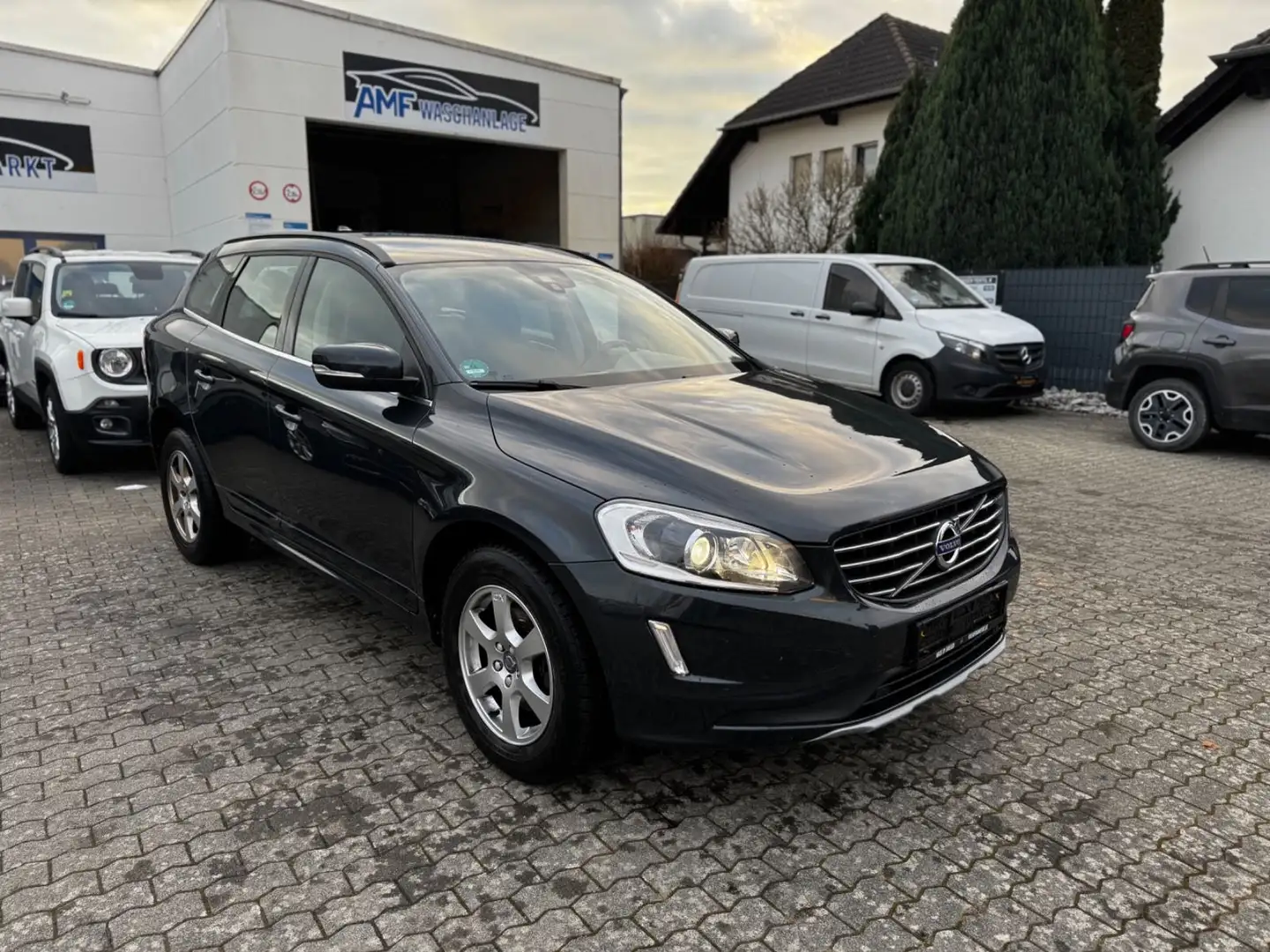 Volvo XC60 XC60 Momentum 2WD D3 Grau - 2