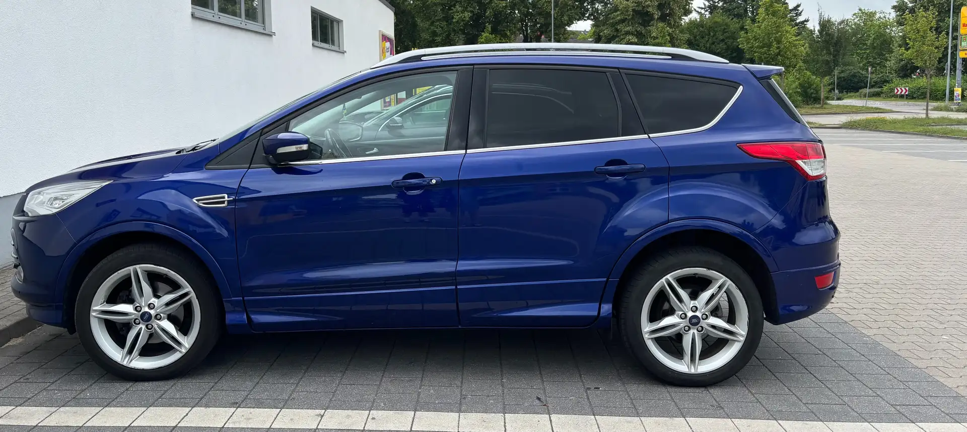 Ford Kuga Kuga 2.0 TDCi 4x4 Aut. Individual Blau - 1
