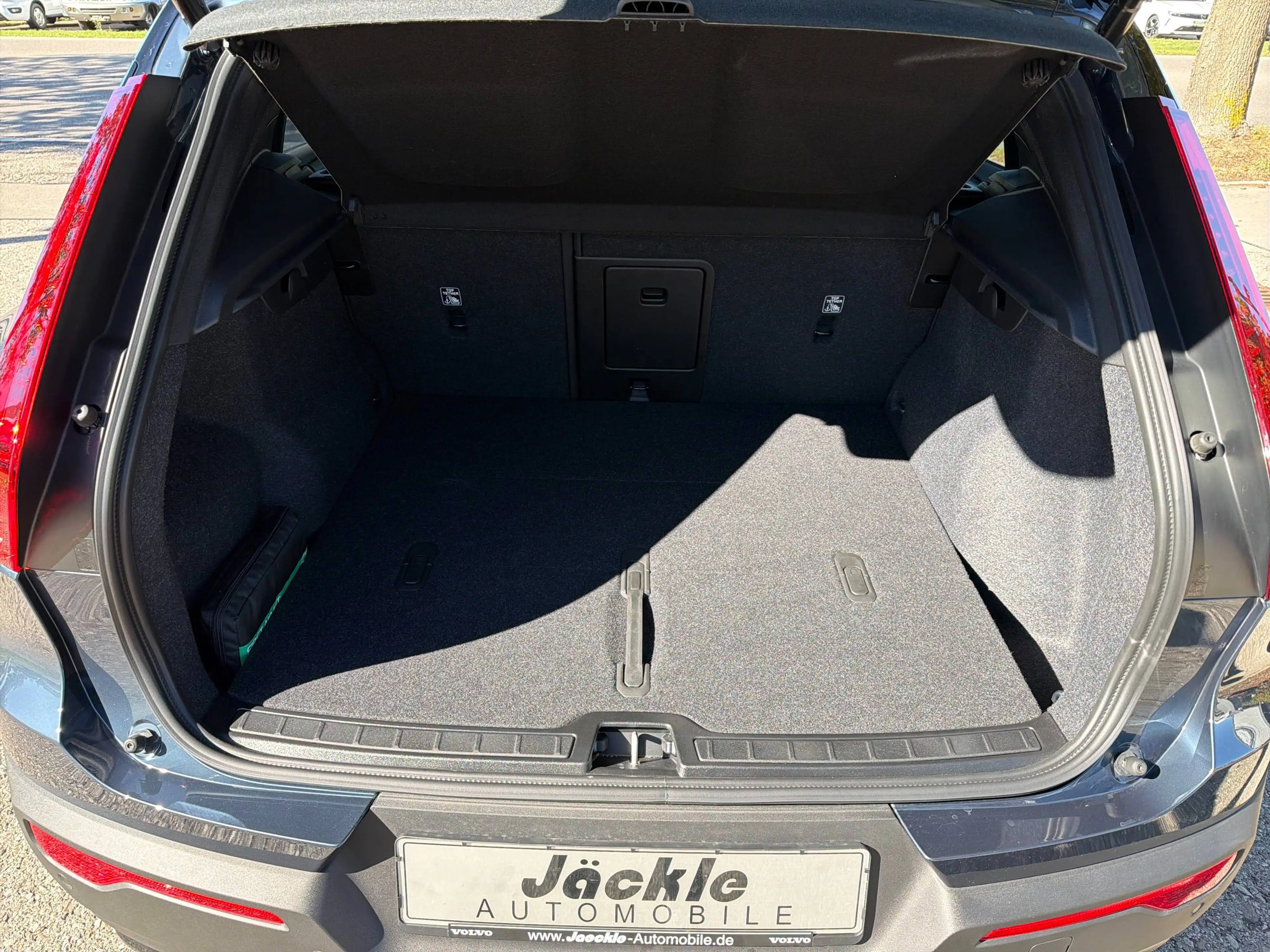 Volvo EX40 185 kW Single Motor Extended Range RWD Plus Black Edition — photo 12