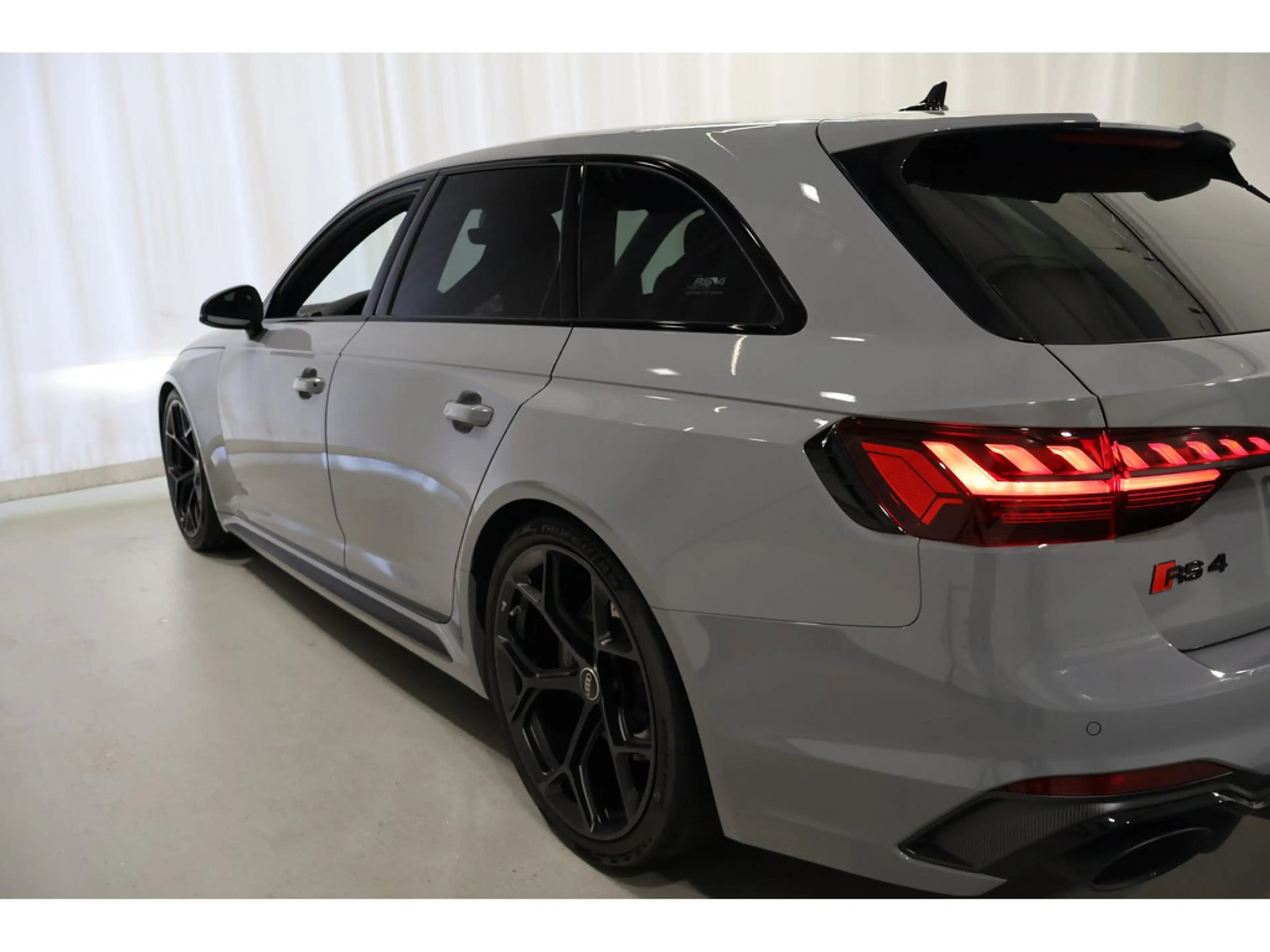 Audi RS4 — photo 14