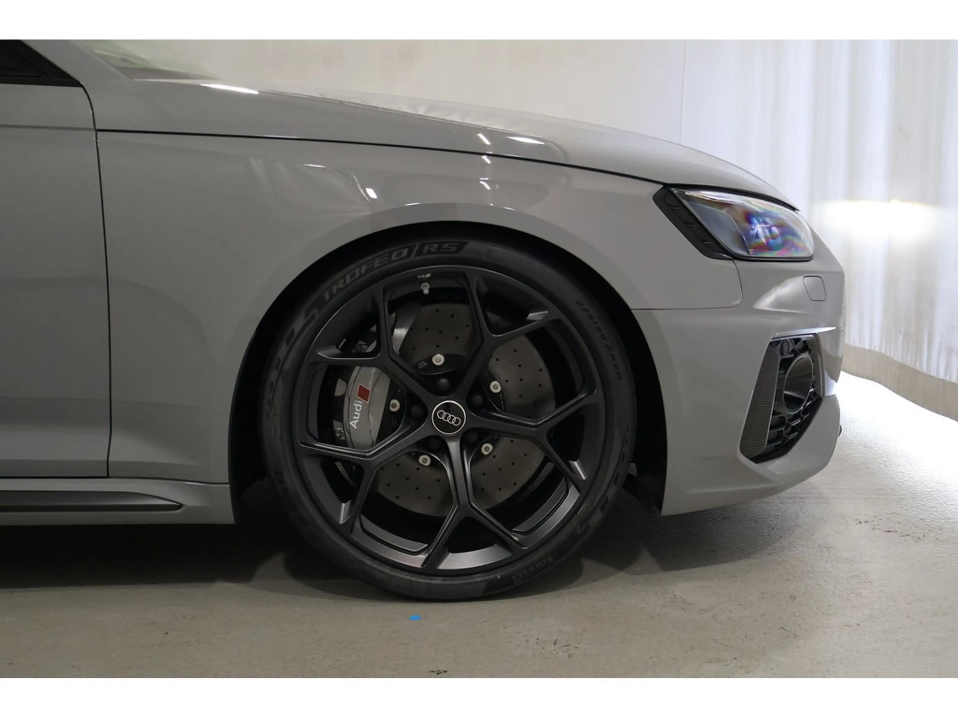 Audi RS4 — photo 6