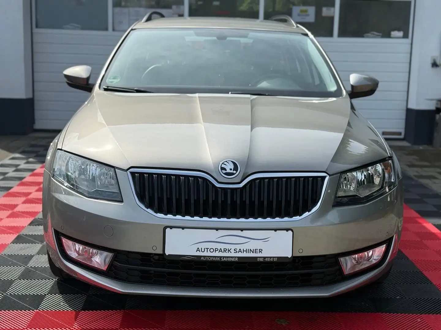 Skoda Octavia Combi Elegance Beige - 2