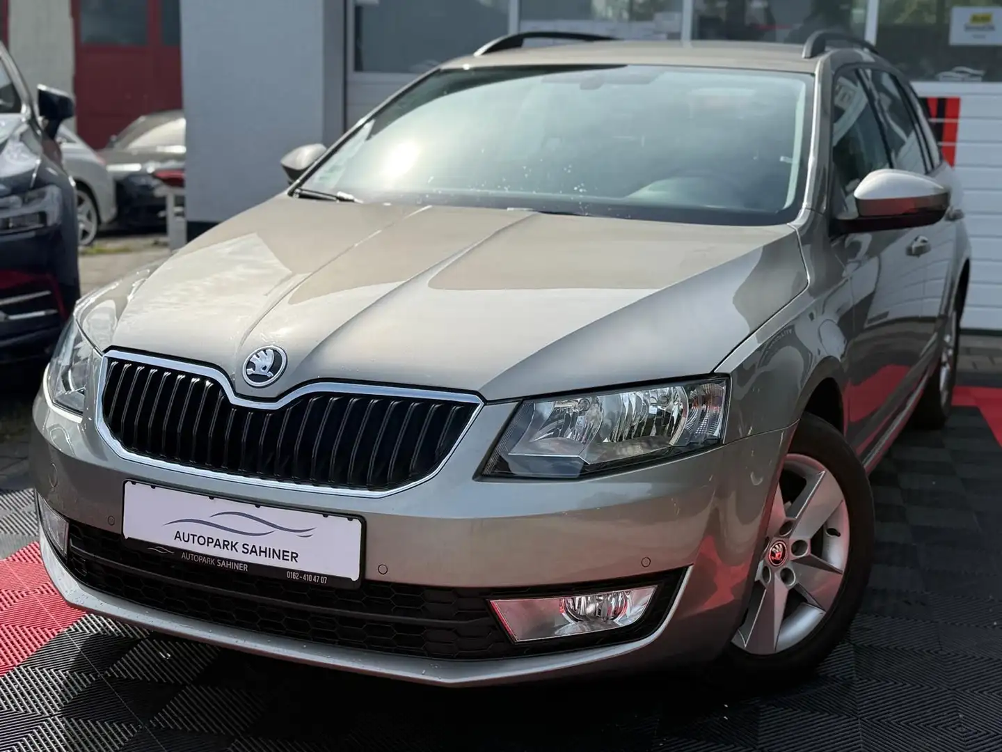 Skoda Octavia Combi Elegance Beige - 1