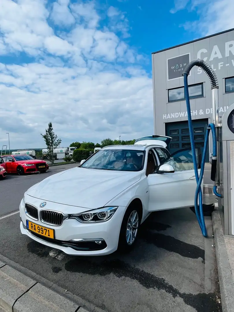 BMW 320 320d Touring xDrive Aut. Luxury Line - 2