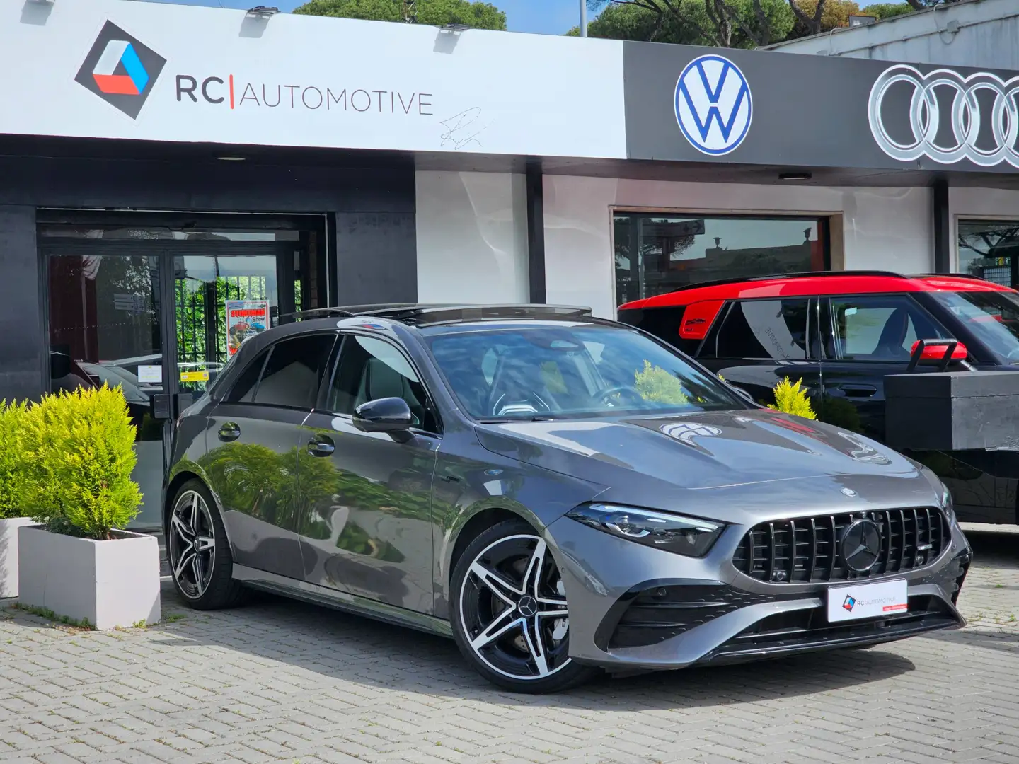 Mercedes-Benz A 35 AMG Line Premium 4matic Grau - 1