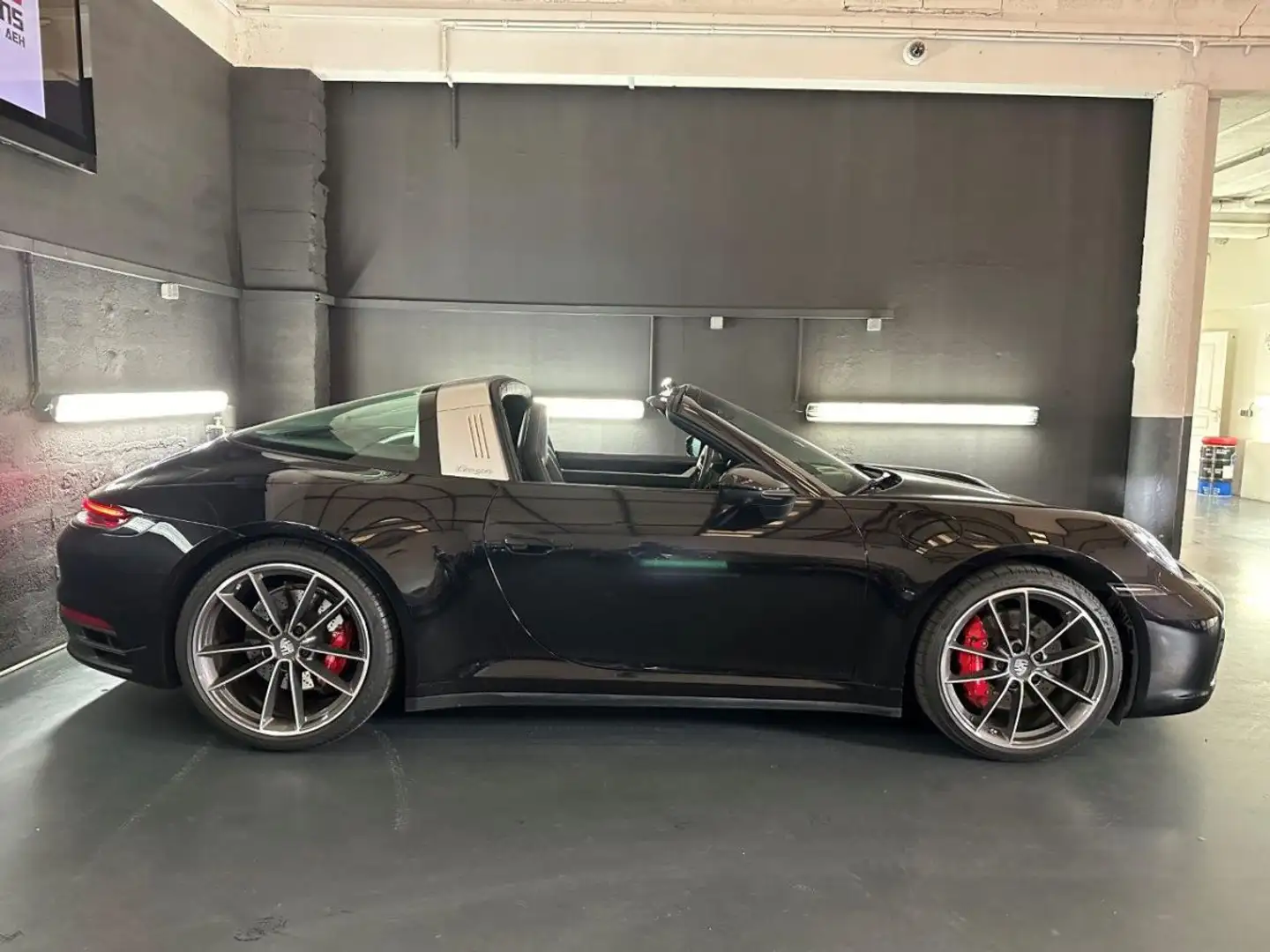 Porsche 911 992 TARGA 4S 3.0 450ch Schwarz - 2