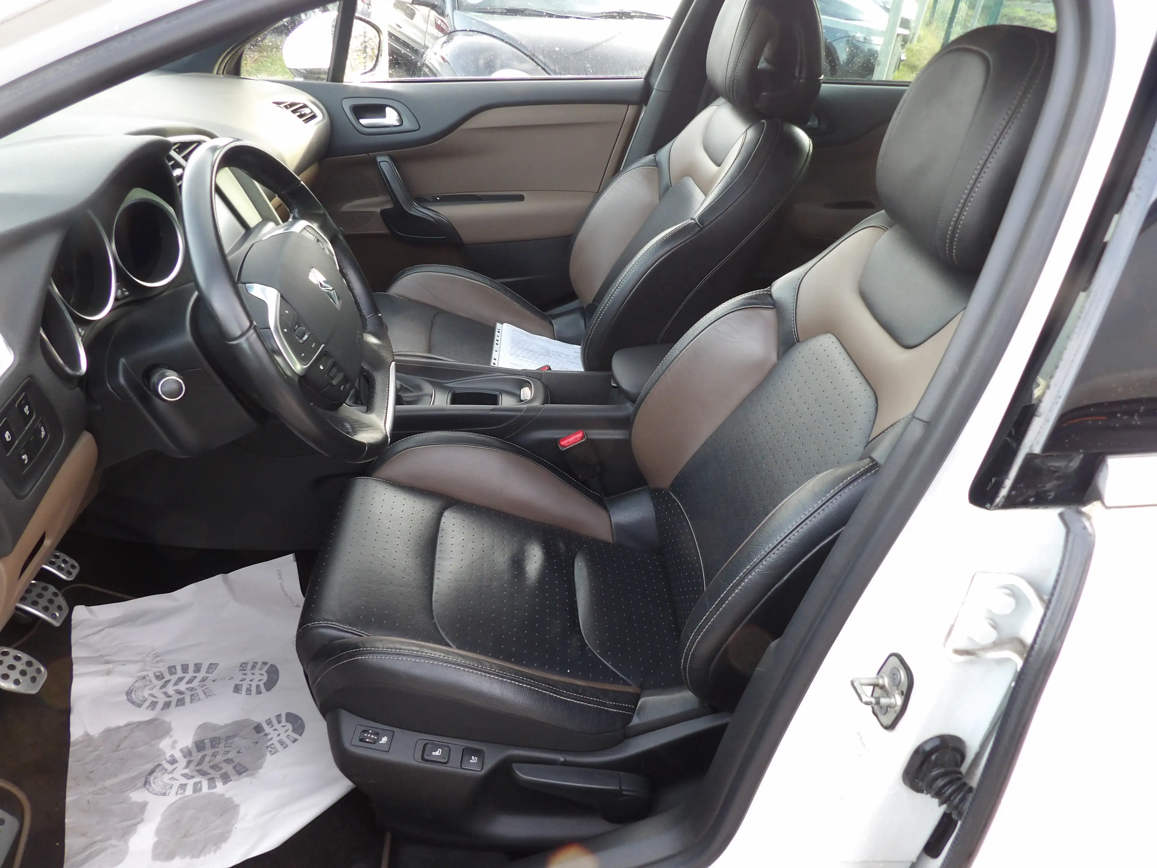 Citroen DS4 SportChic Navi PDC Leder Alu. Sitzh. HU AU Neu — photo 7