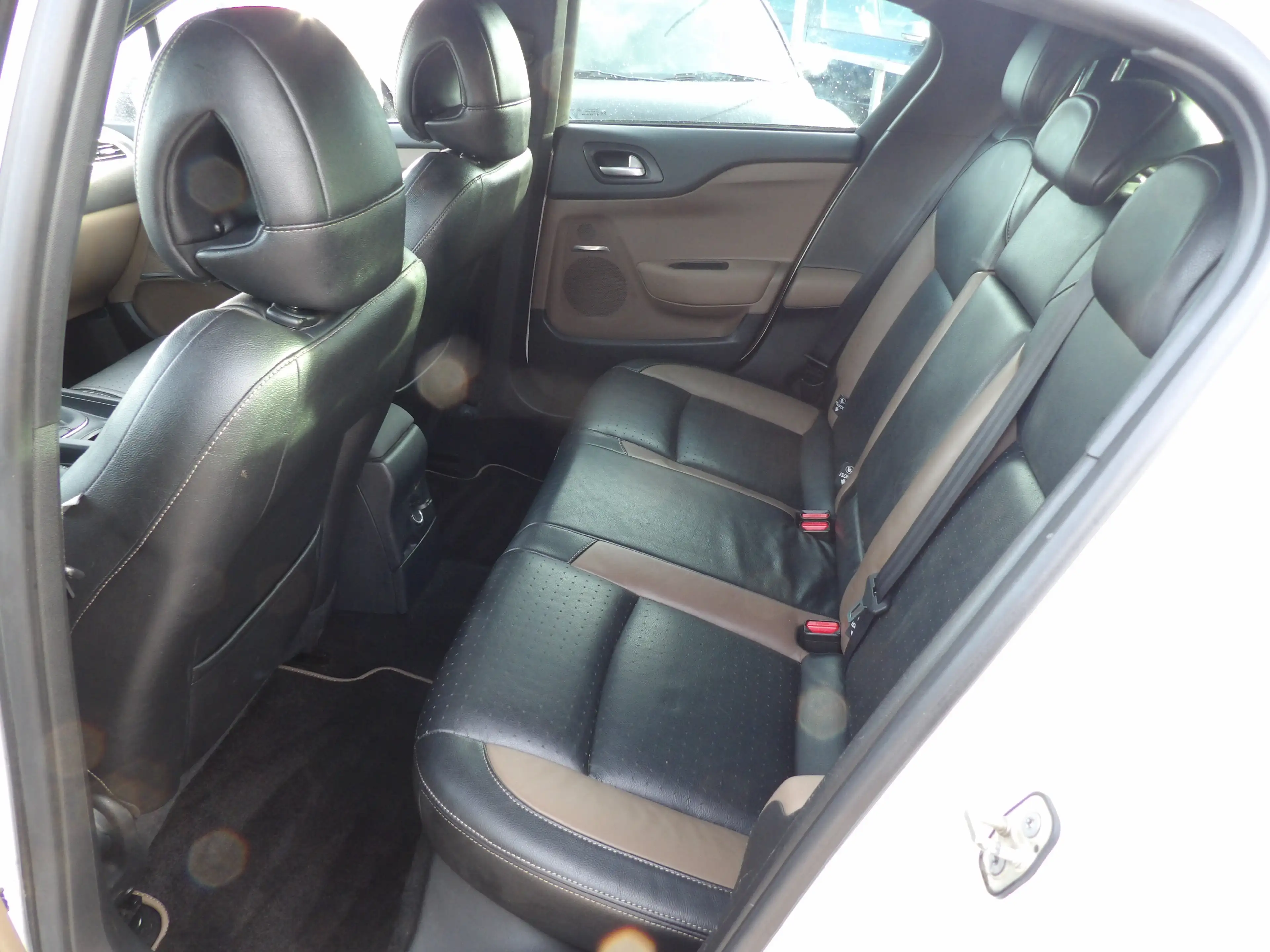 Citroen DS4 SportChic Navi PDC Leder Alu. Sitzh. HU AU Neu — photo 9