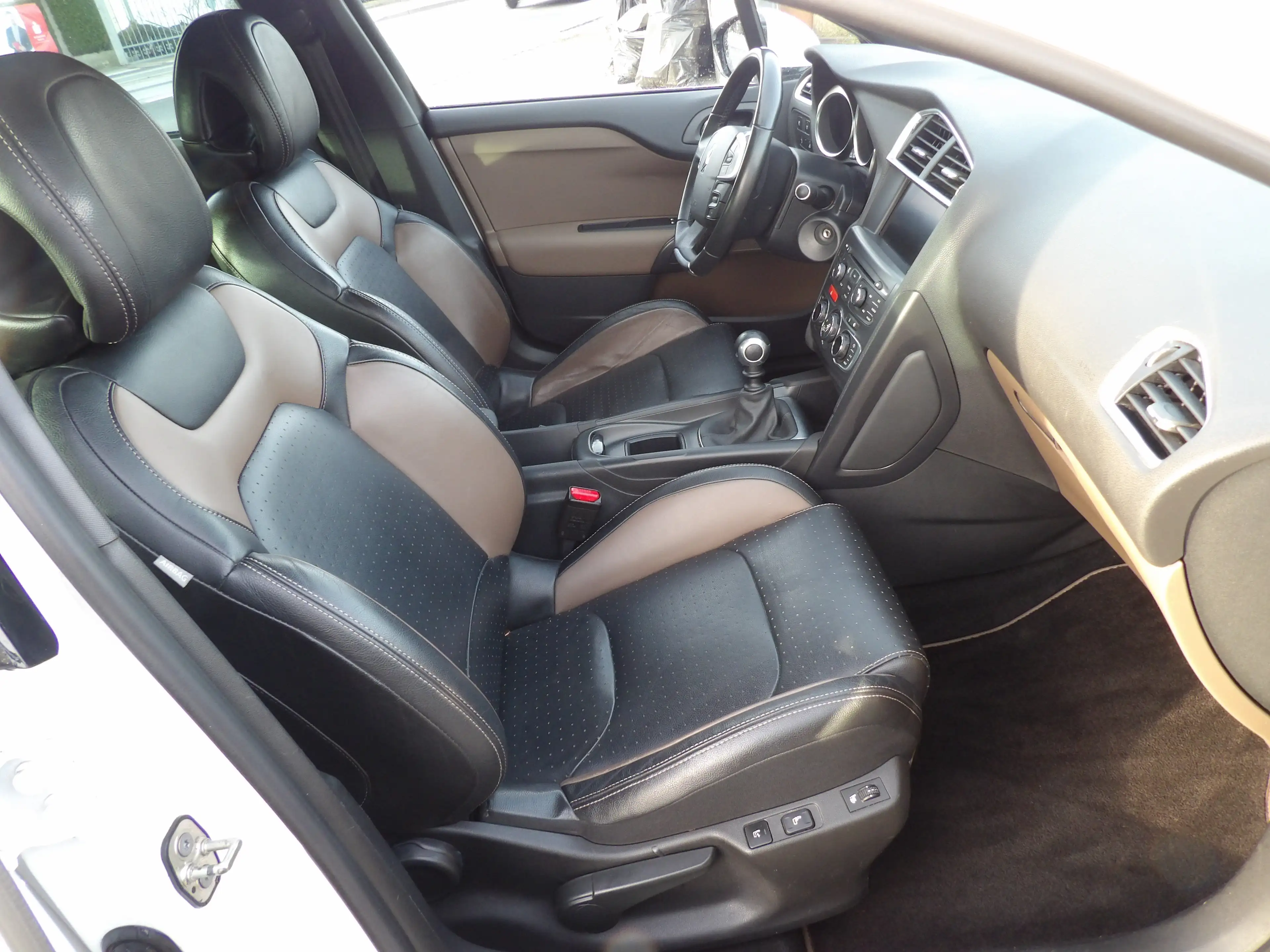 Citroen DS4 SportChic Navi PDC Leder Alu. Sitzh. HU AU Neu — photo 14