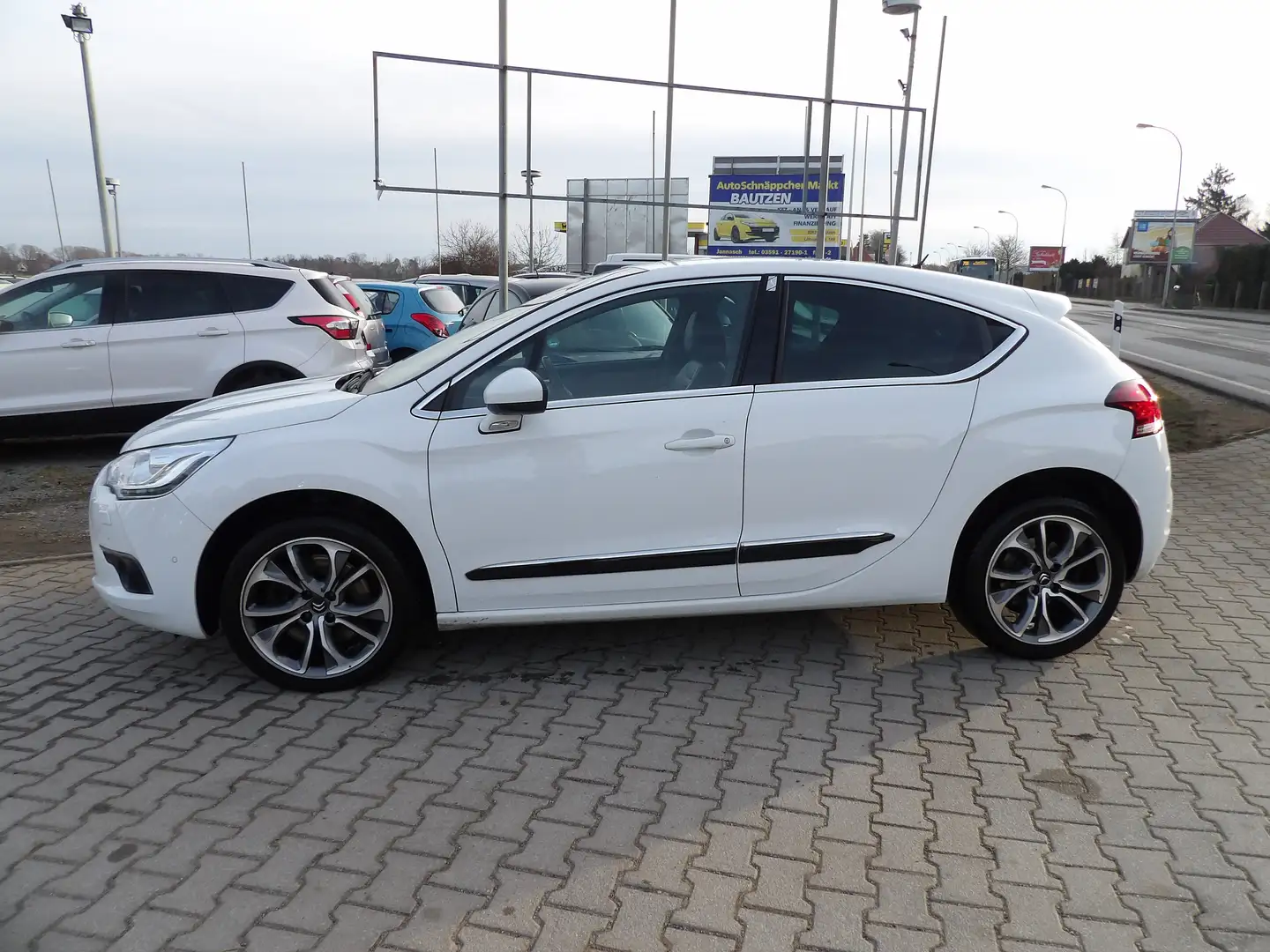 Citroen DS4 SportChic Navi PDC Leder Alu. Sitzh. HU AU Neu Blanc - 2