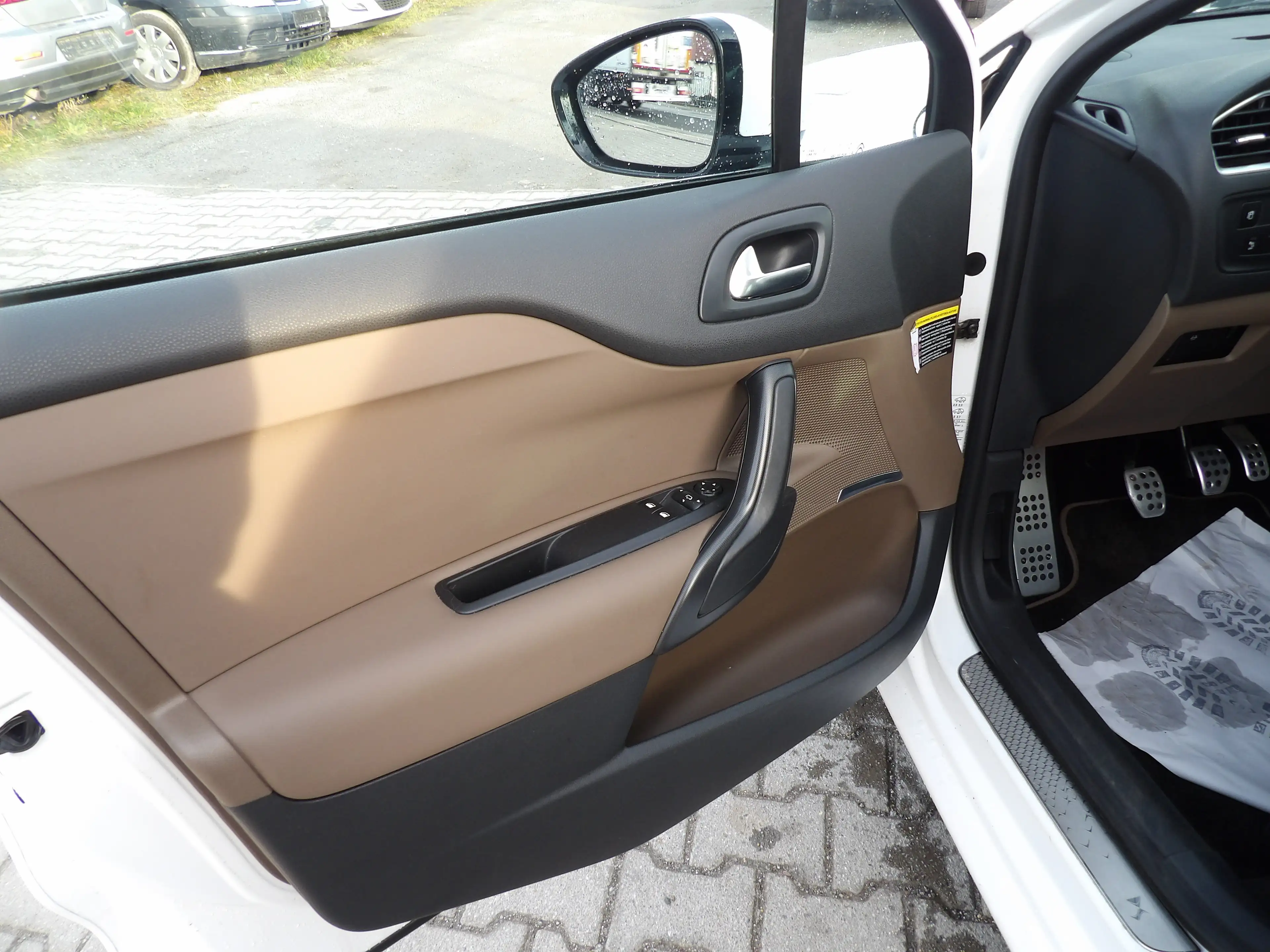 Citroen DS4 SportChic Navi PDC Leder Alu. Sitzh. HU AU Neu — photo 8