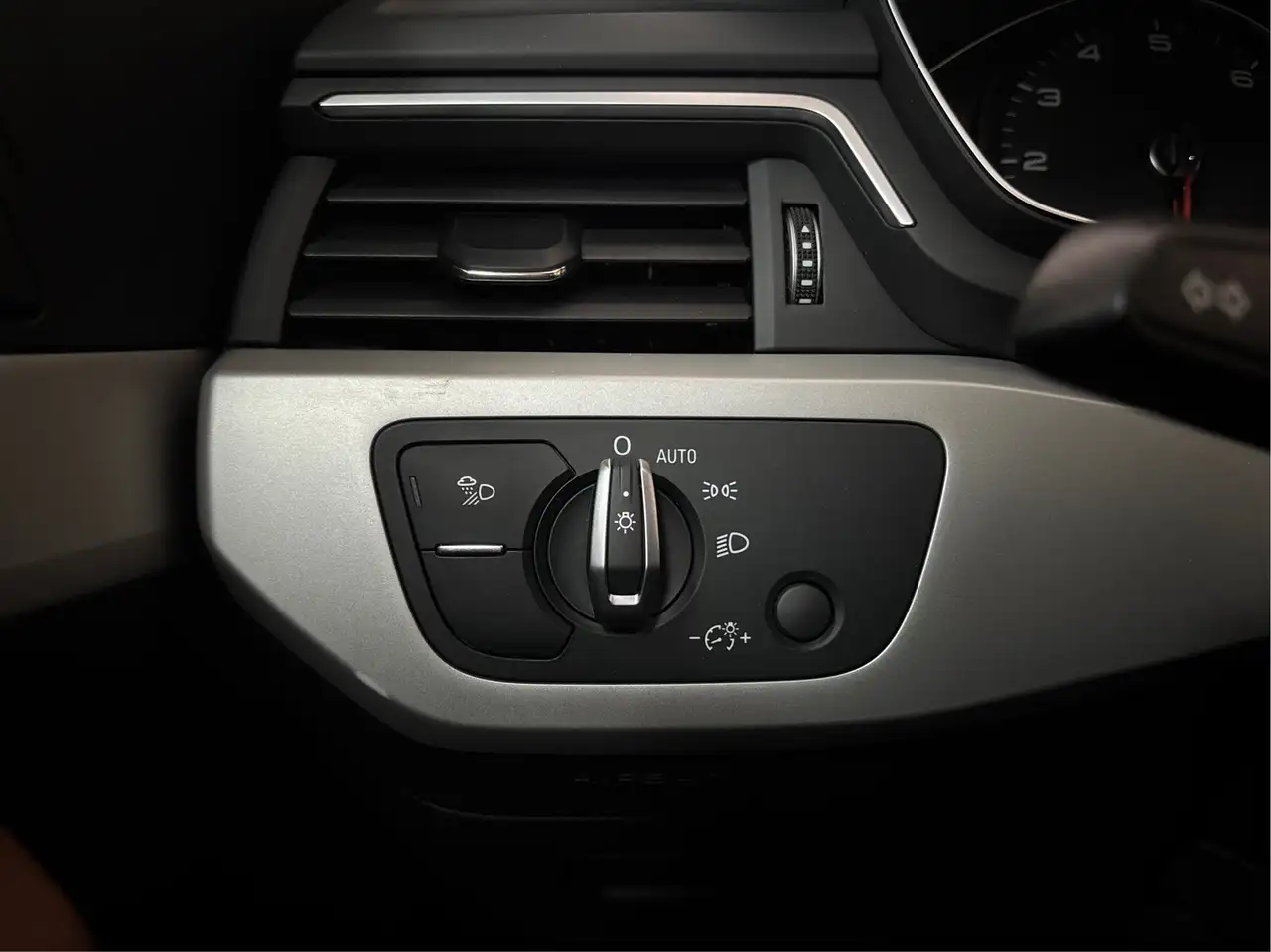 Audi A4 снимка Audi A4