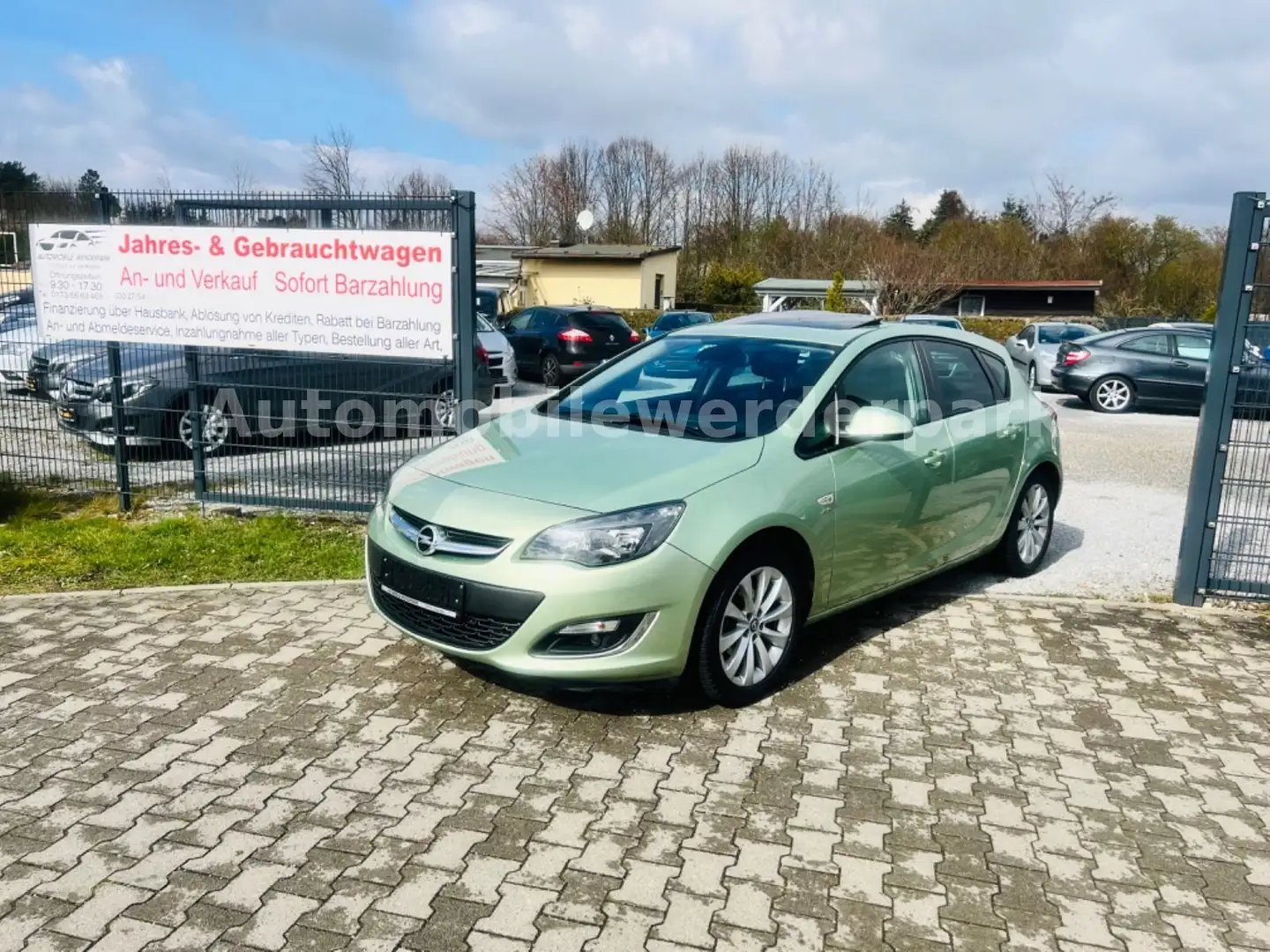 Opel Astra J Lim. 5-trg. Active - 1