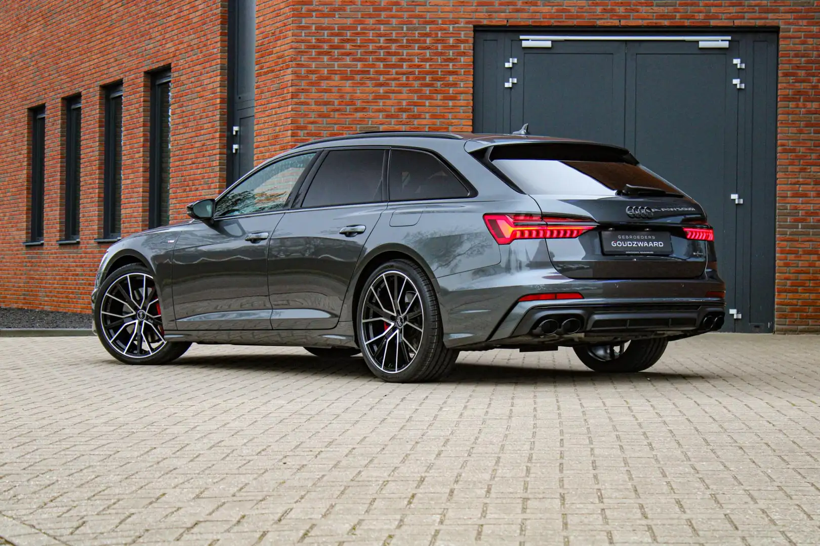 Audi A6 Avant 55 TFSI e quattro Competition S-line | Exclu Grijs - 2