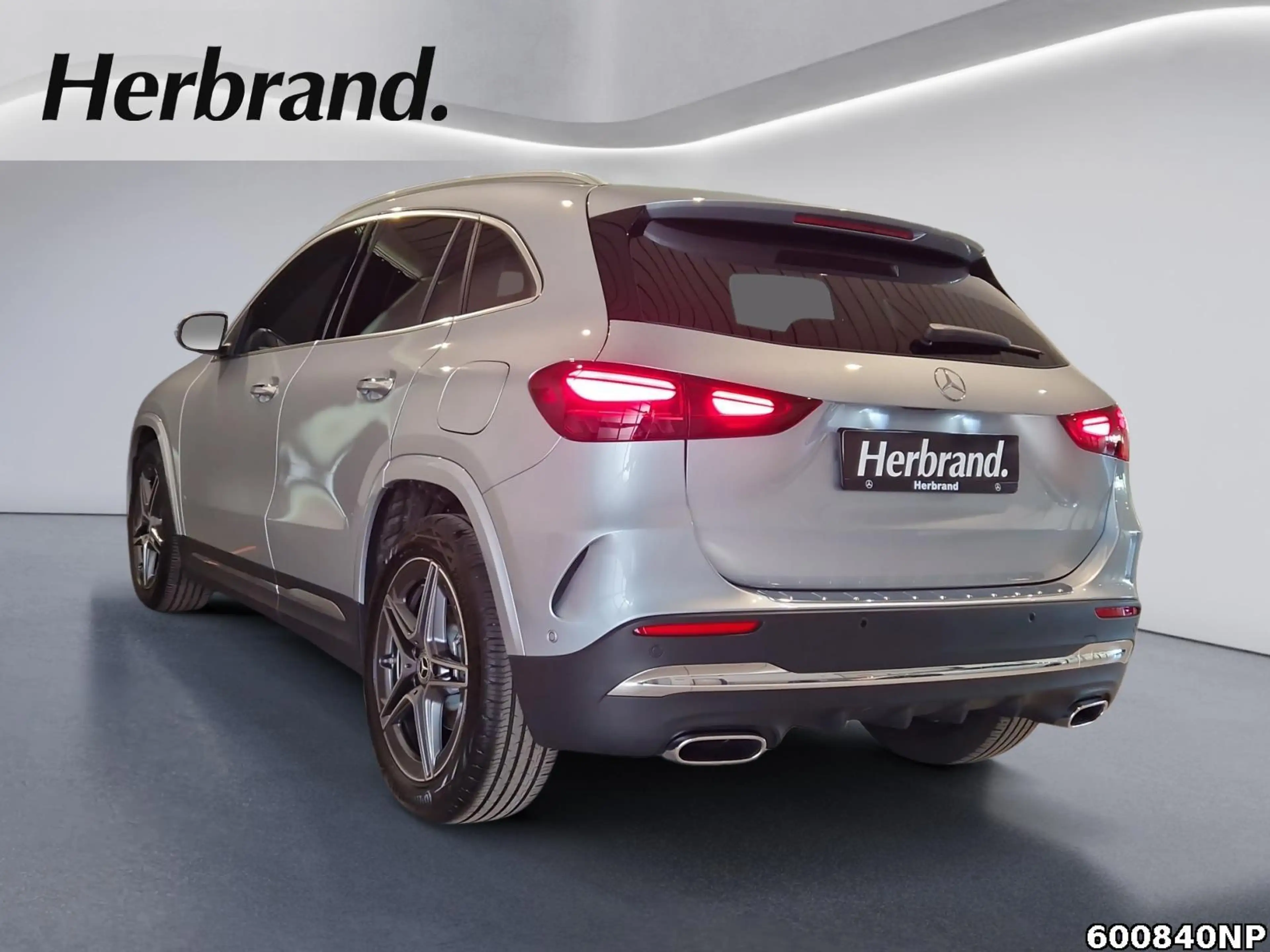 Mercedes-Benz GLA 180 AMG LED KEYLESS Kamera Widescreen MBUX — photo 4
