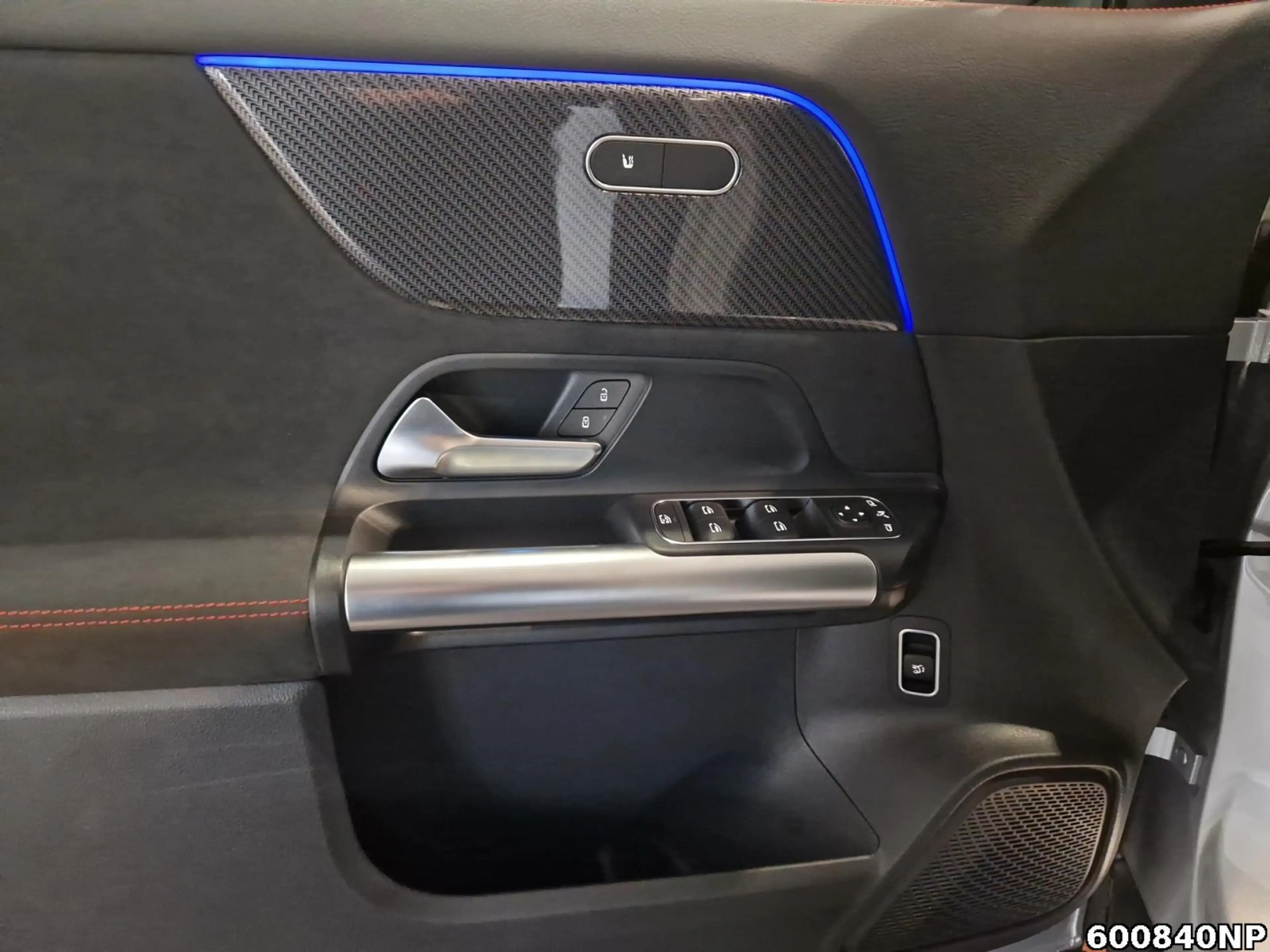 Mercedes-Benz GLA 180 AMG LED KEYLESS Kamera Widescreen MBUX — photo 13