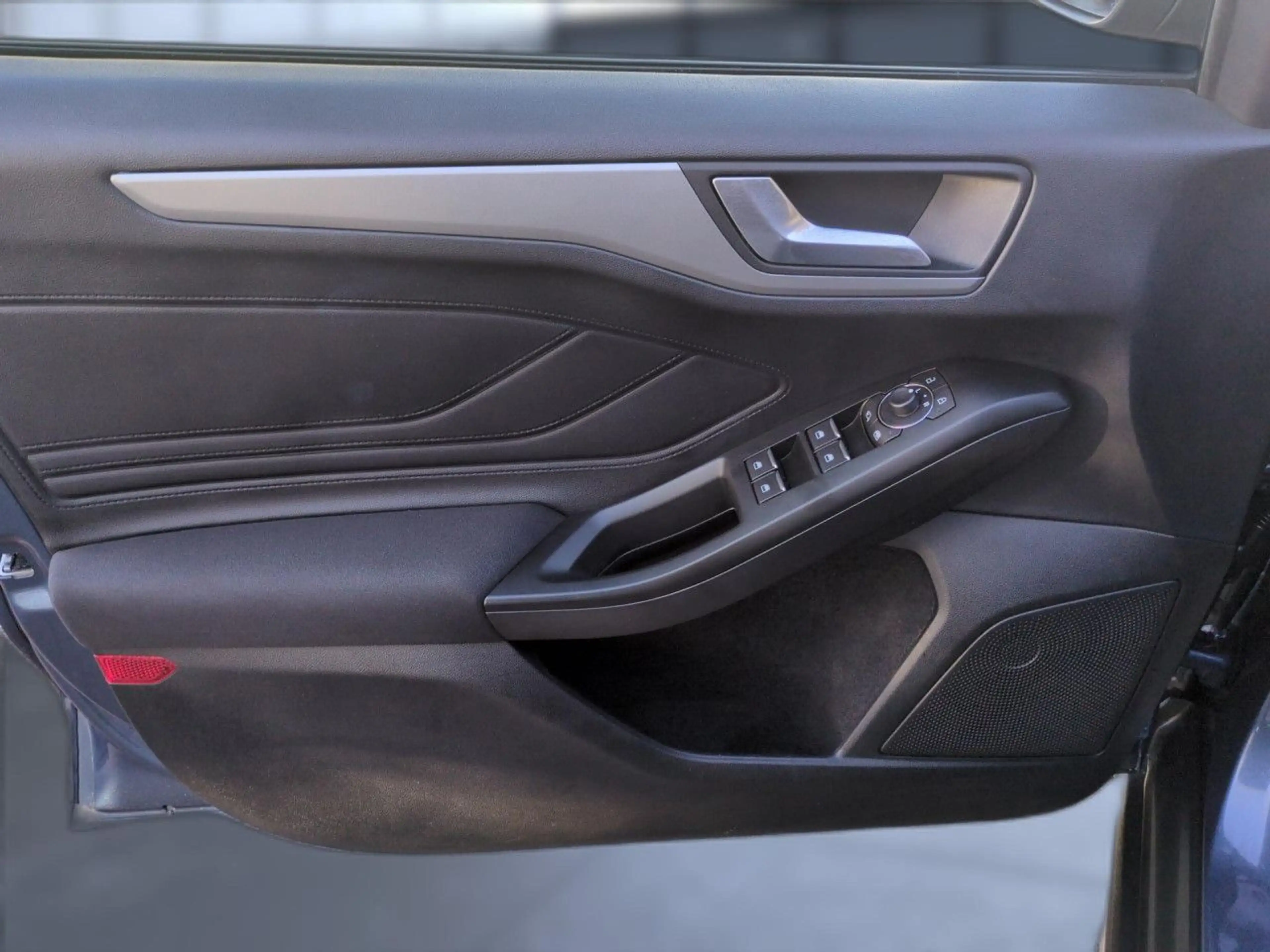 Ford Focus Turnier 1.0 EcoBoost Active Bluetooth LED — photo 22