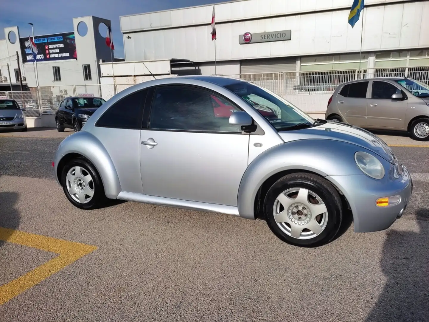 Volkswagen Beetle 2.0 Aut. Zilver - 1