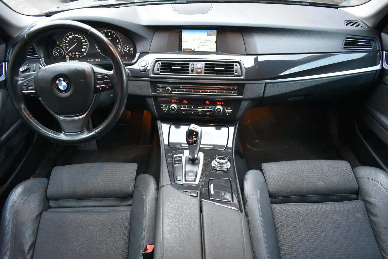 BMW 520 5-serie Touring 520i High Executive '13 Xenon Navi Zwart - 2