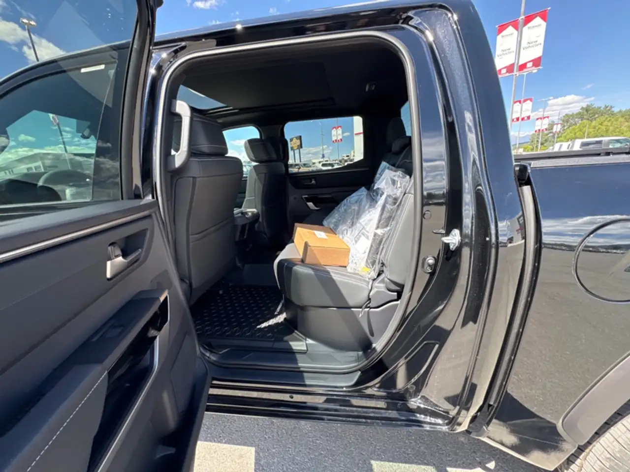 Toyota Tundra снимка Toyota Tundra