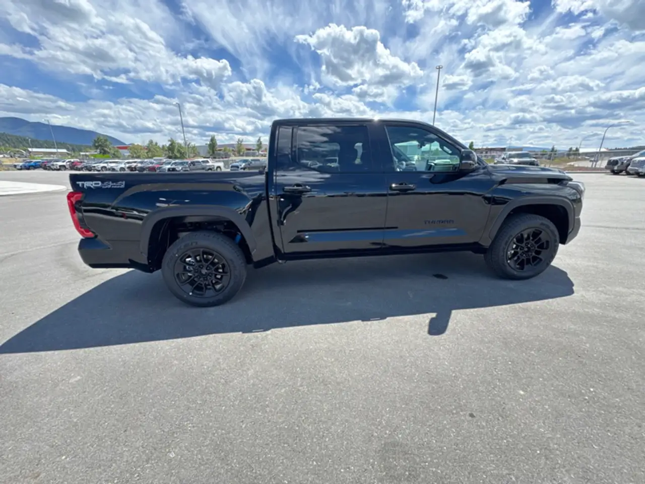 Toyota Tundra снимка Toyota Tundra