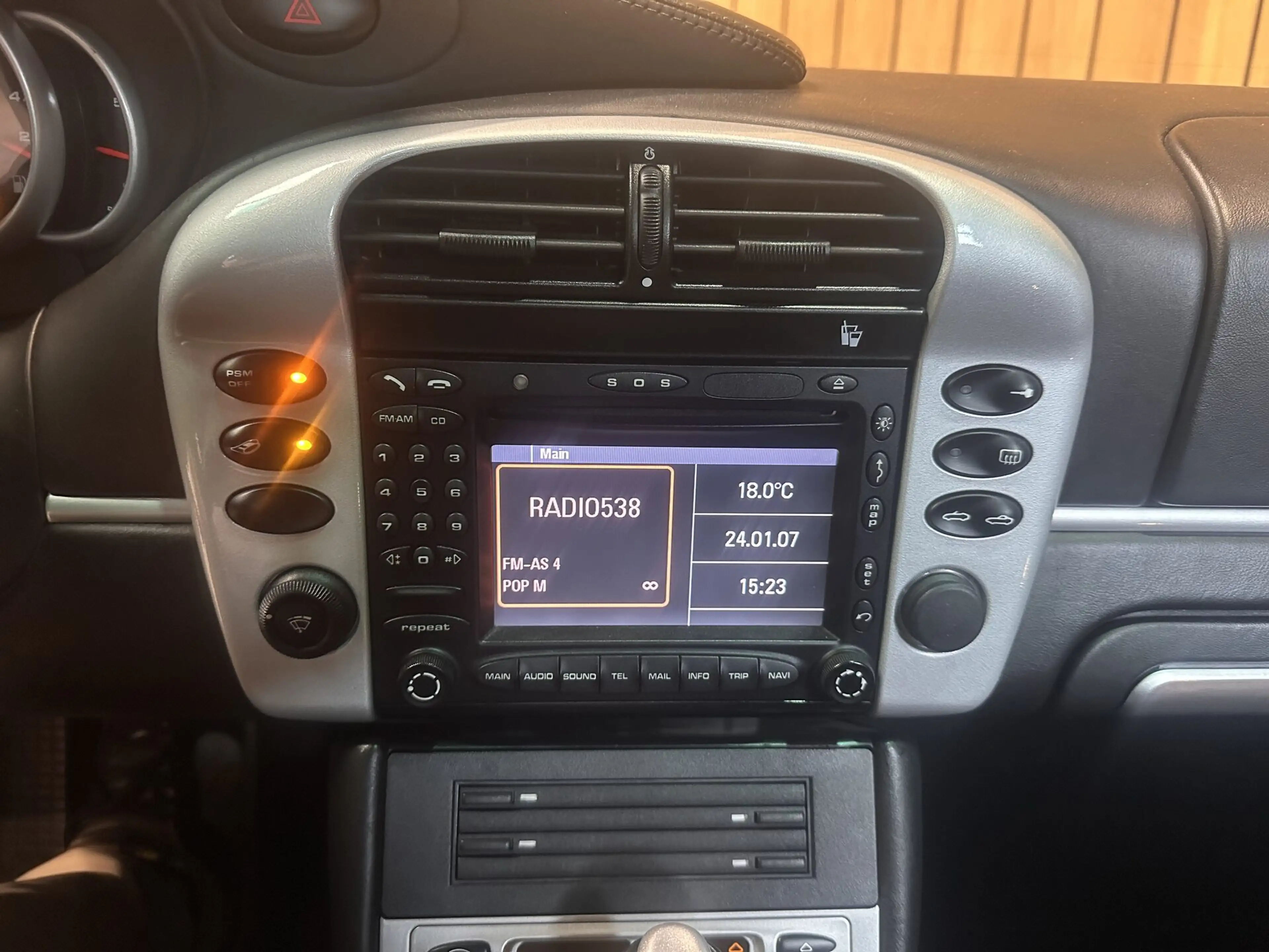 Porsche 911 Cabrio 3.6 Carrera 4S — photo 24
