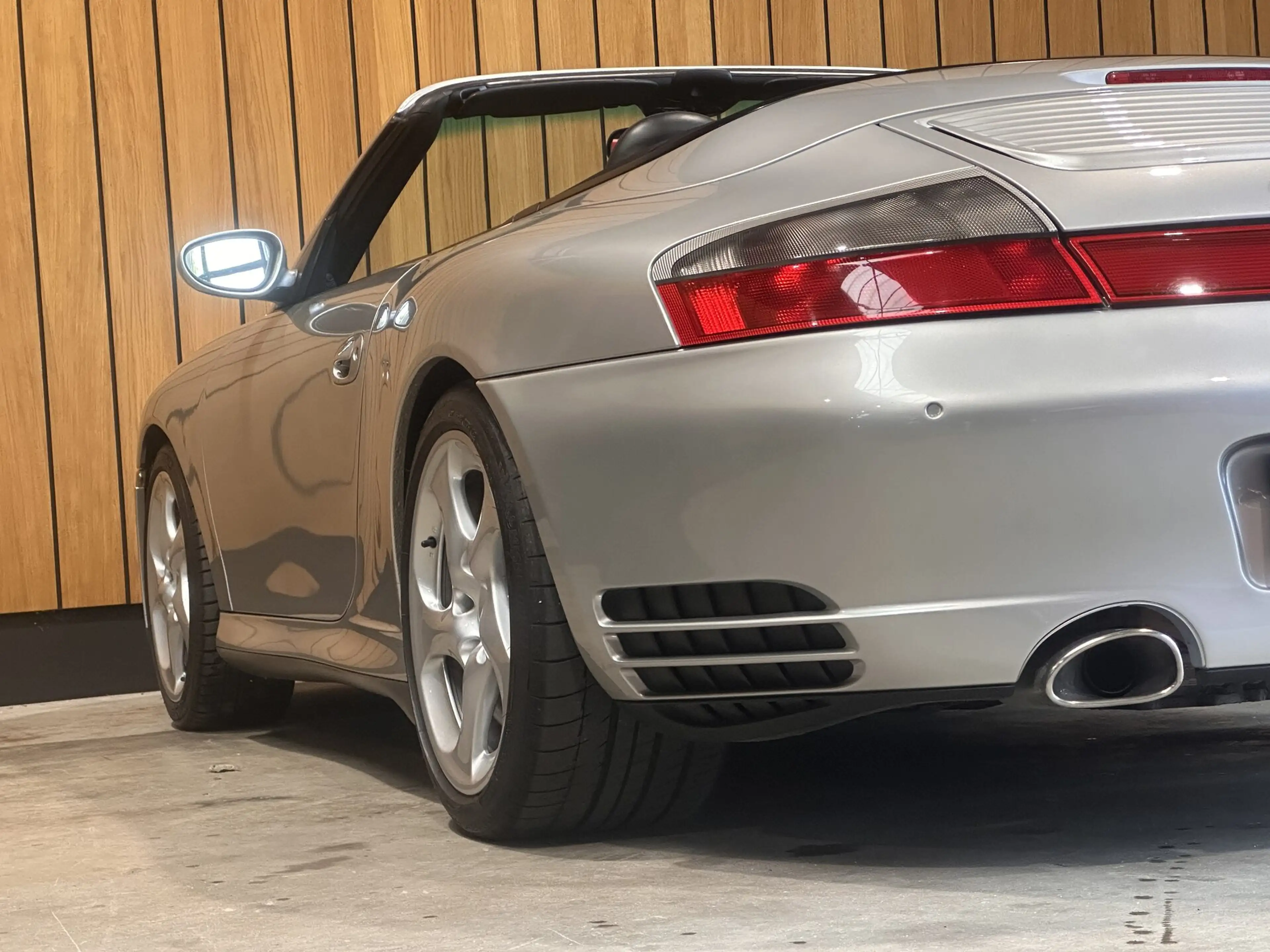 Porsche 911 Cabrio 3.6 Carrera 4S — photo 11