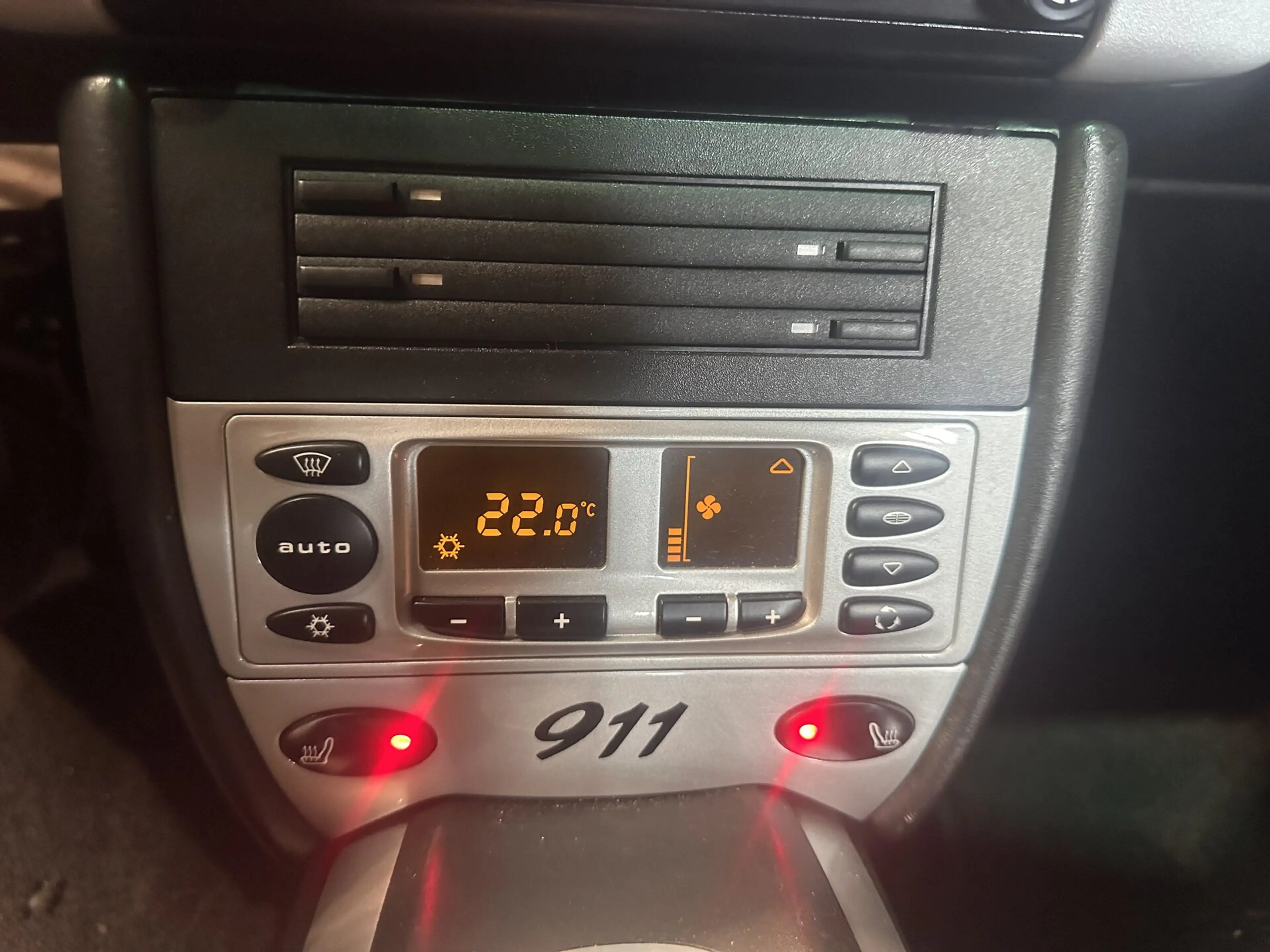 Porsche 911 Cabrio 3.6 Carrera 4S — photo 29