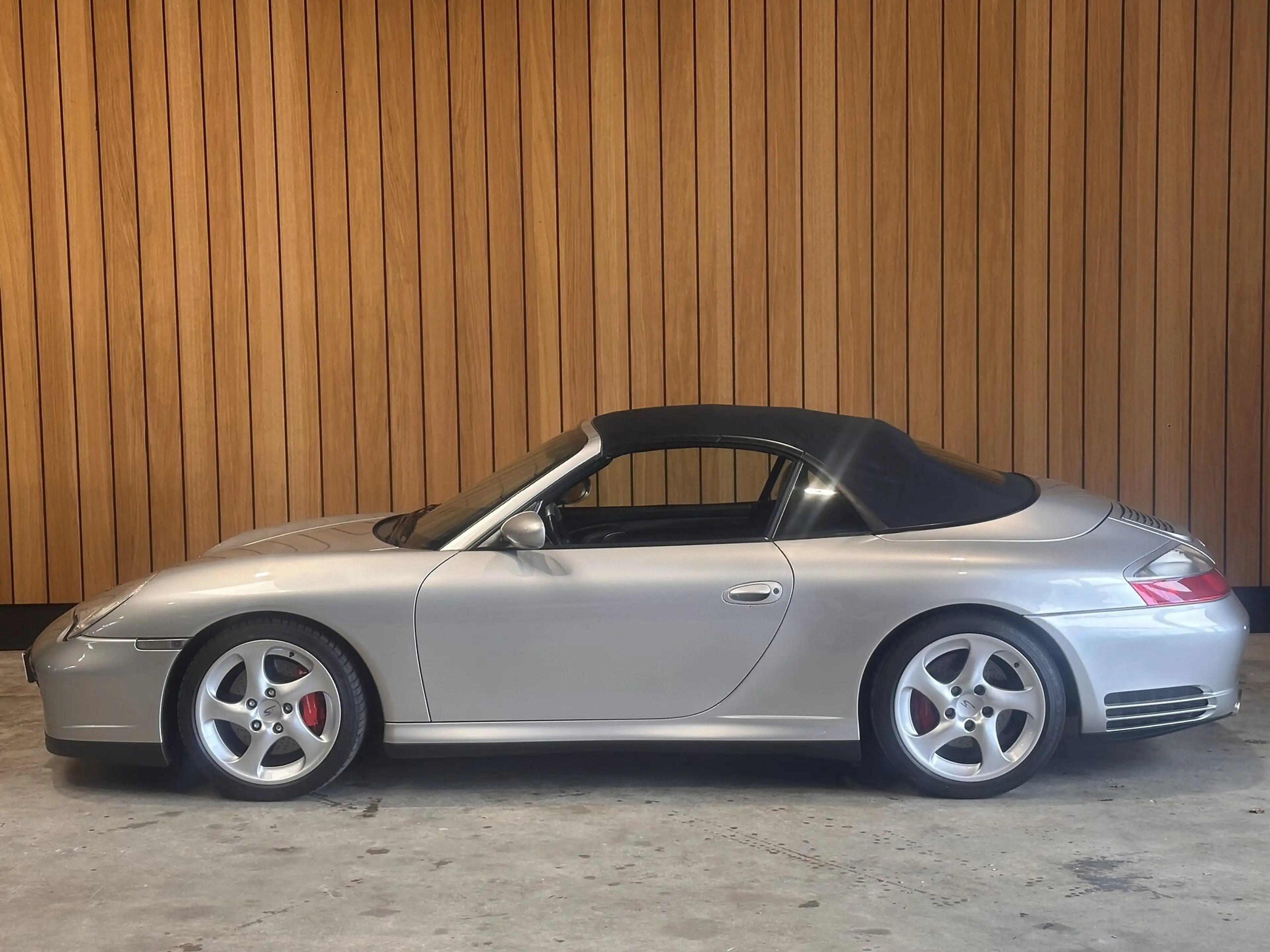 Porsche 911 Cabrio 3.6 Carrera 4S — photo 17