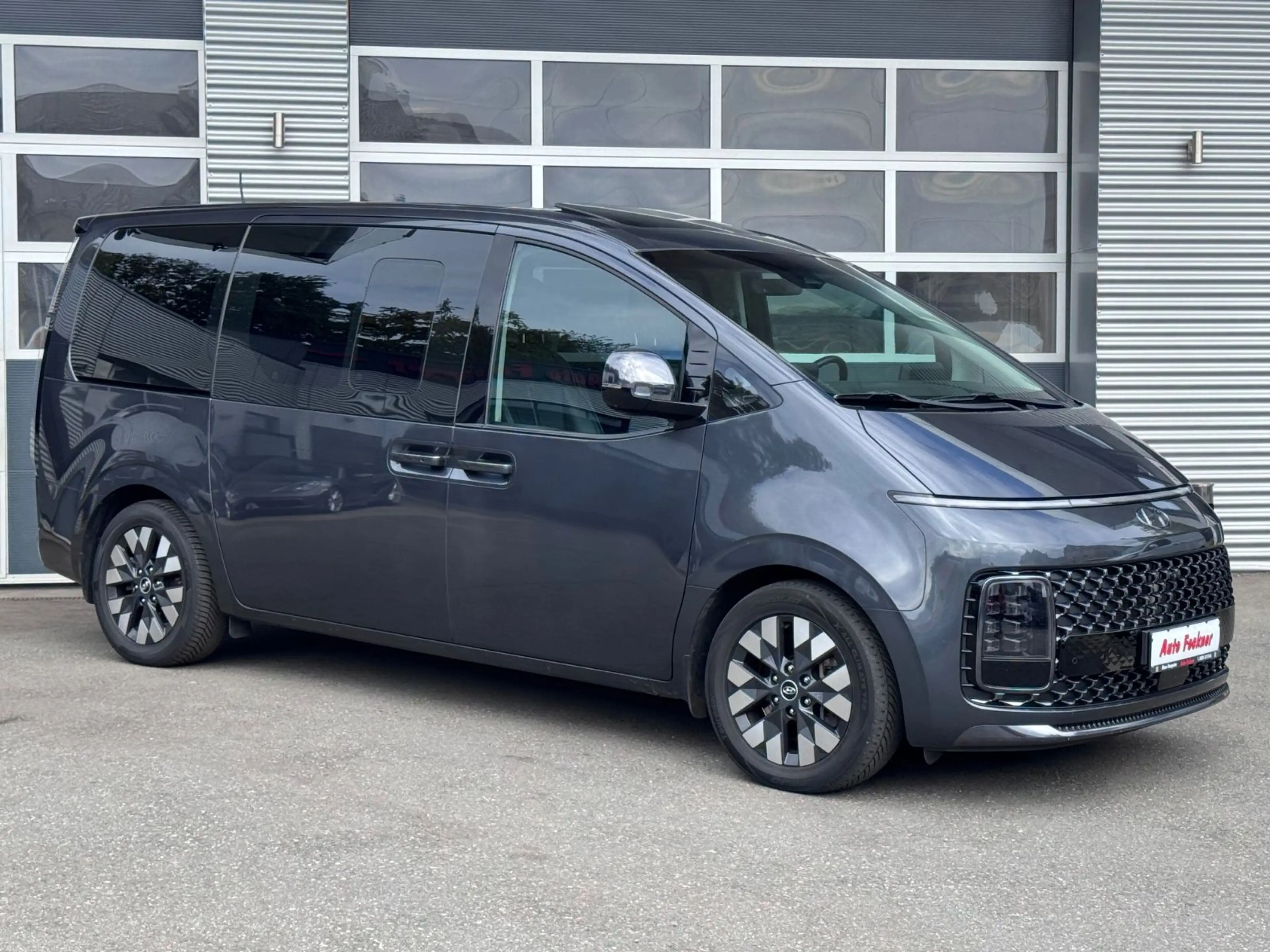 Hyundai STARIA Signature 4WD Vollausstattung Pano 360° — photo 14