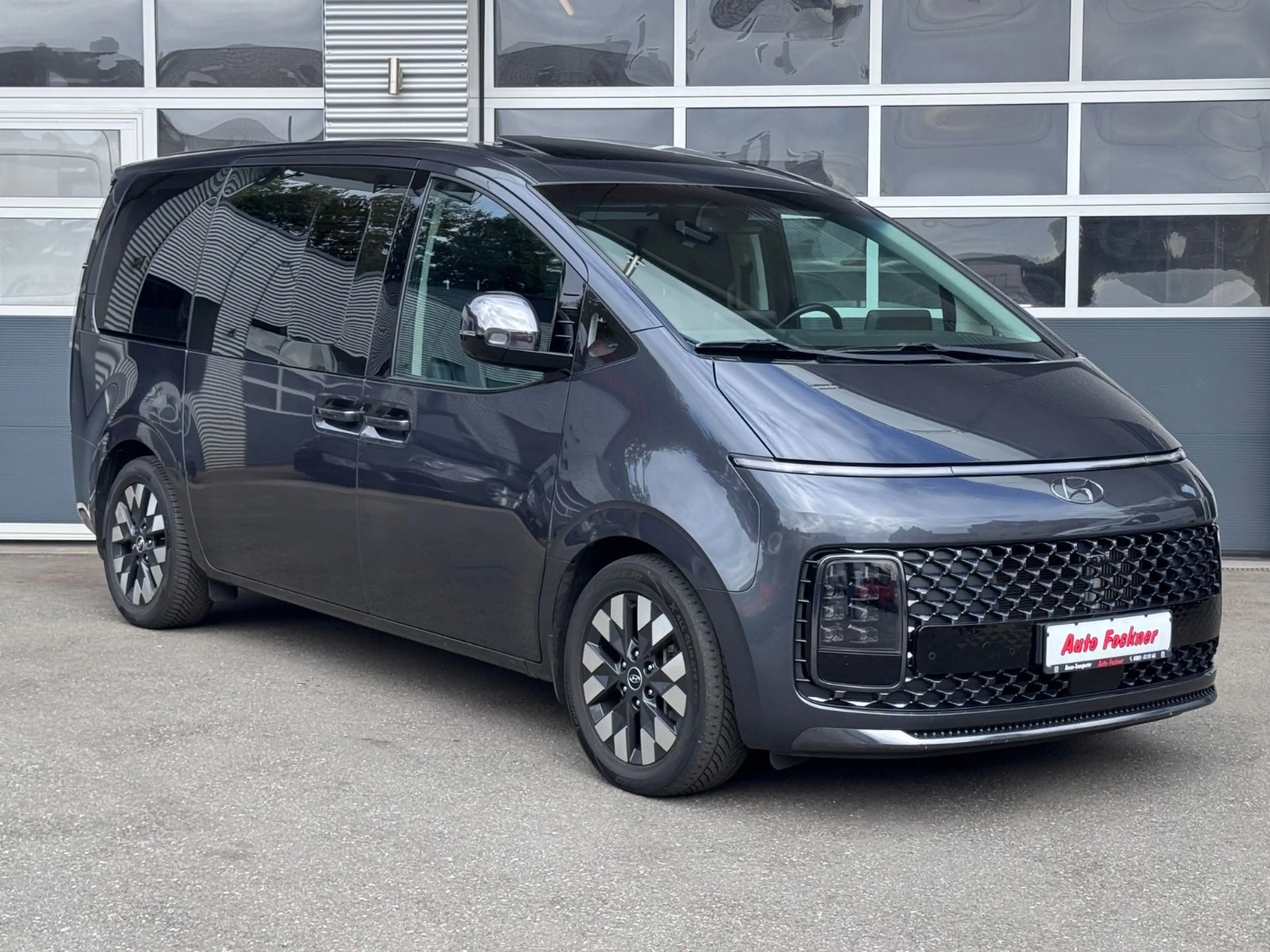Hyundai STARIA Signature 4WD Vollausstattung Pano 360° — photo 3