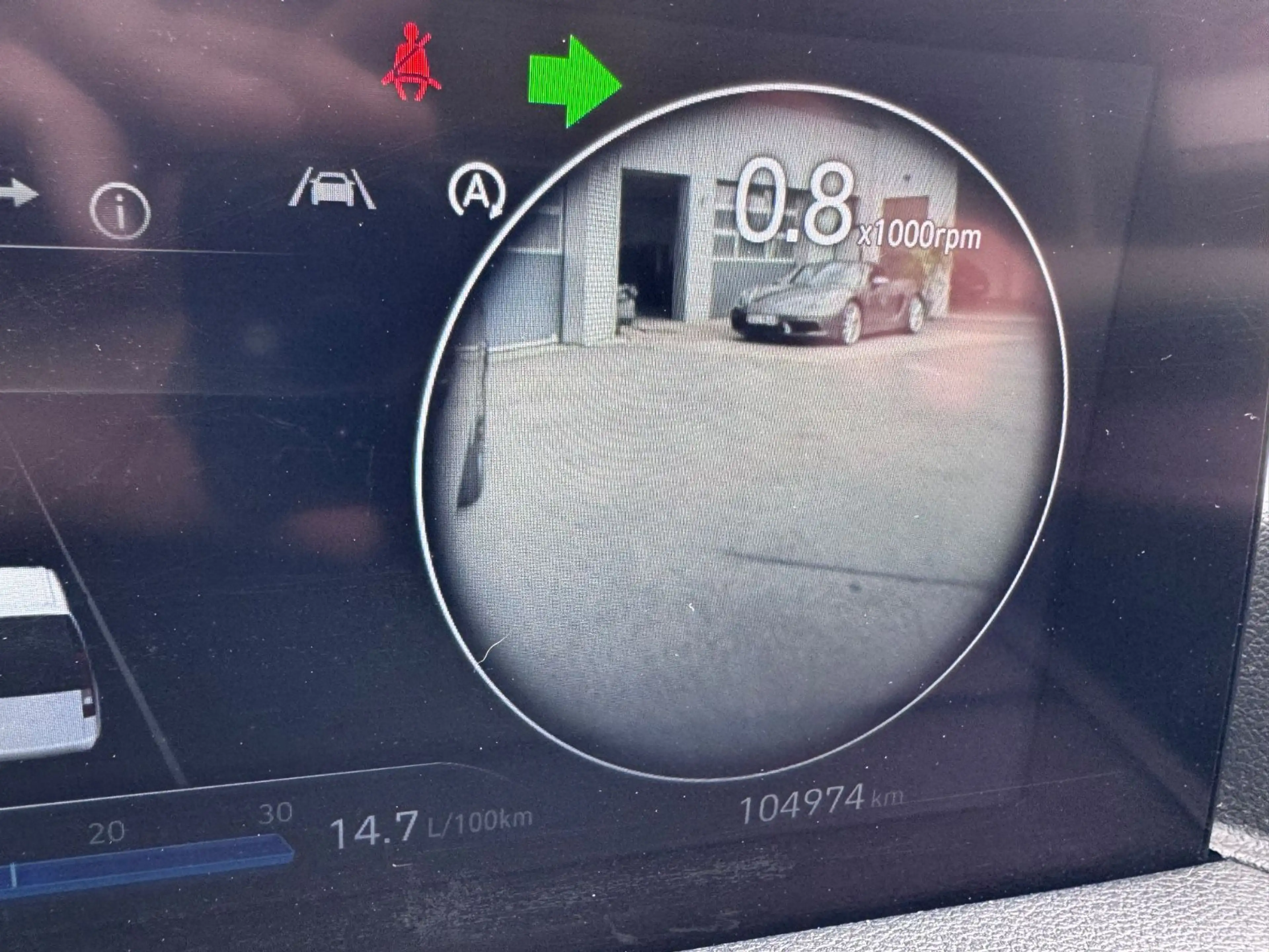 Hyundai STARIA Signature 4WD Vollausstattung Pano 360° — photo 12