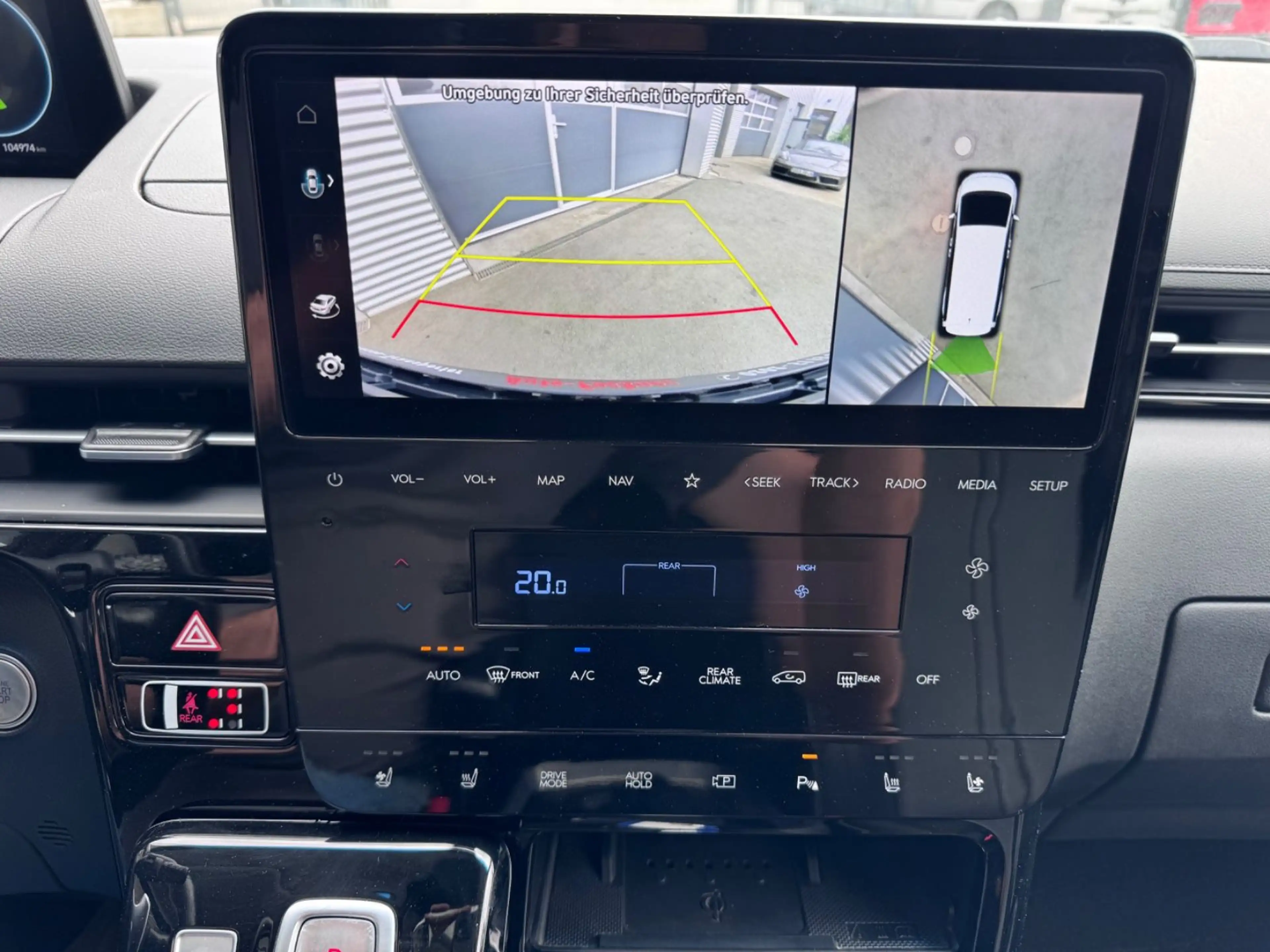 Hyundai STARIA Signature 4WD Vollausstattung Pano 360° — photo 13