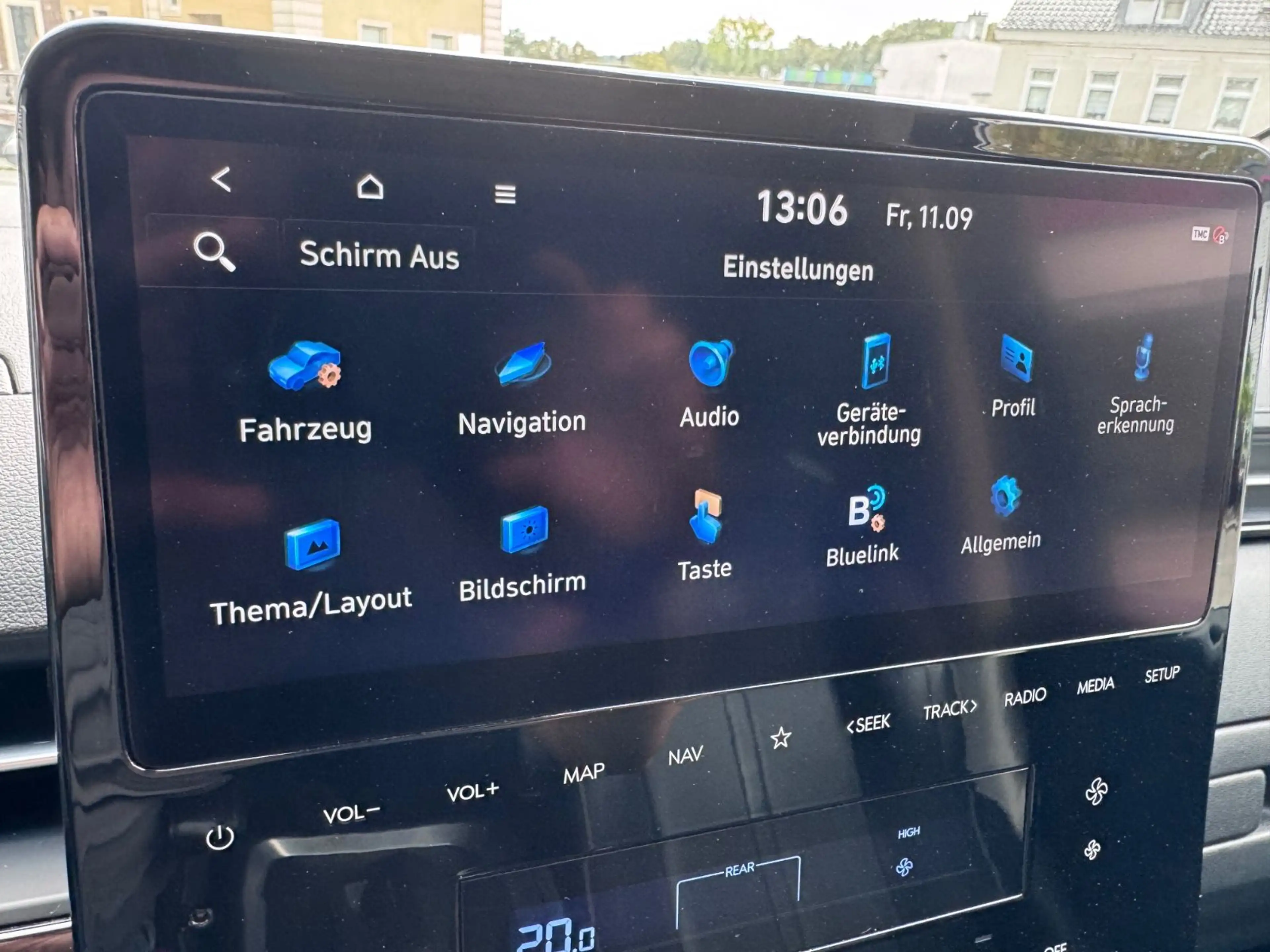 Hyundai STARIA Signature 4WD Vollausstattung Pano 360° — photo 10
