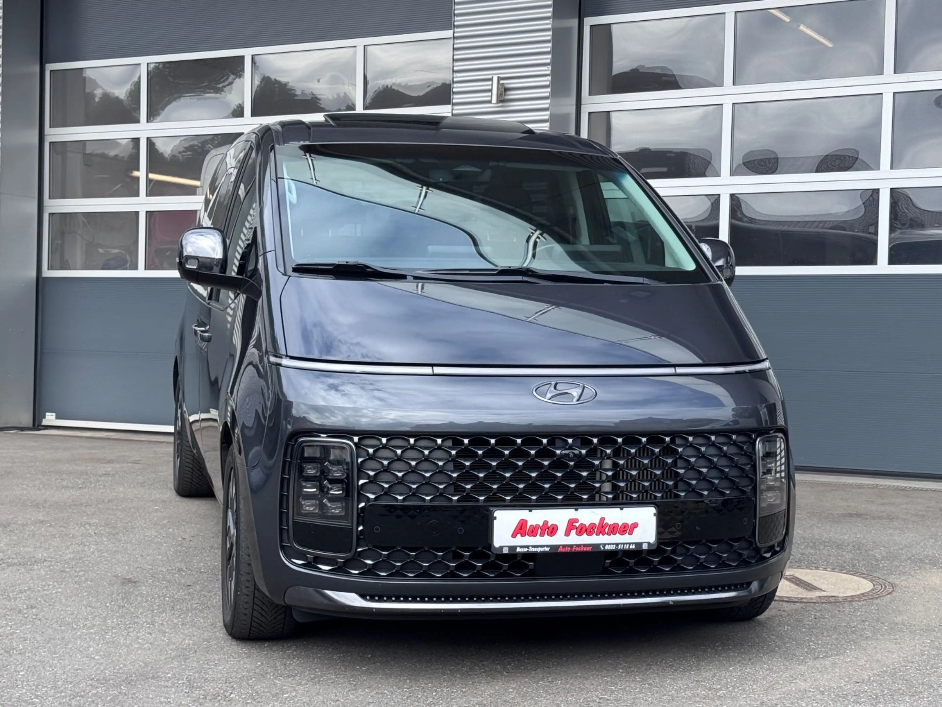Hyundai STARIA Signature 4WD Vollausstattung Pano 360° — photo 2