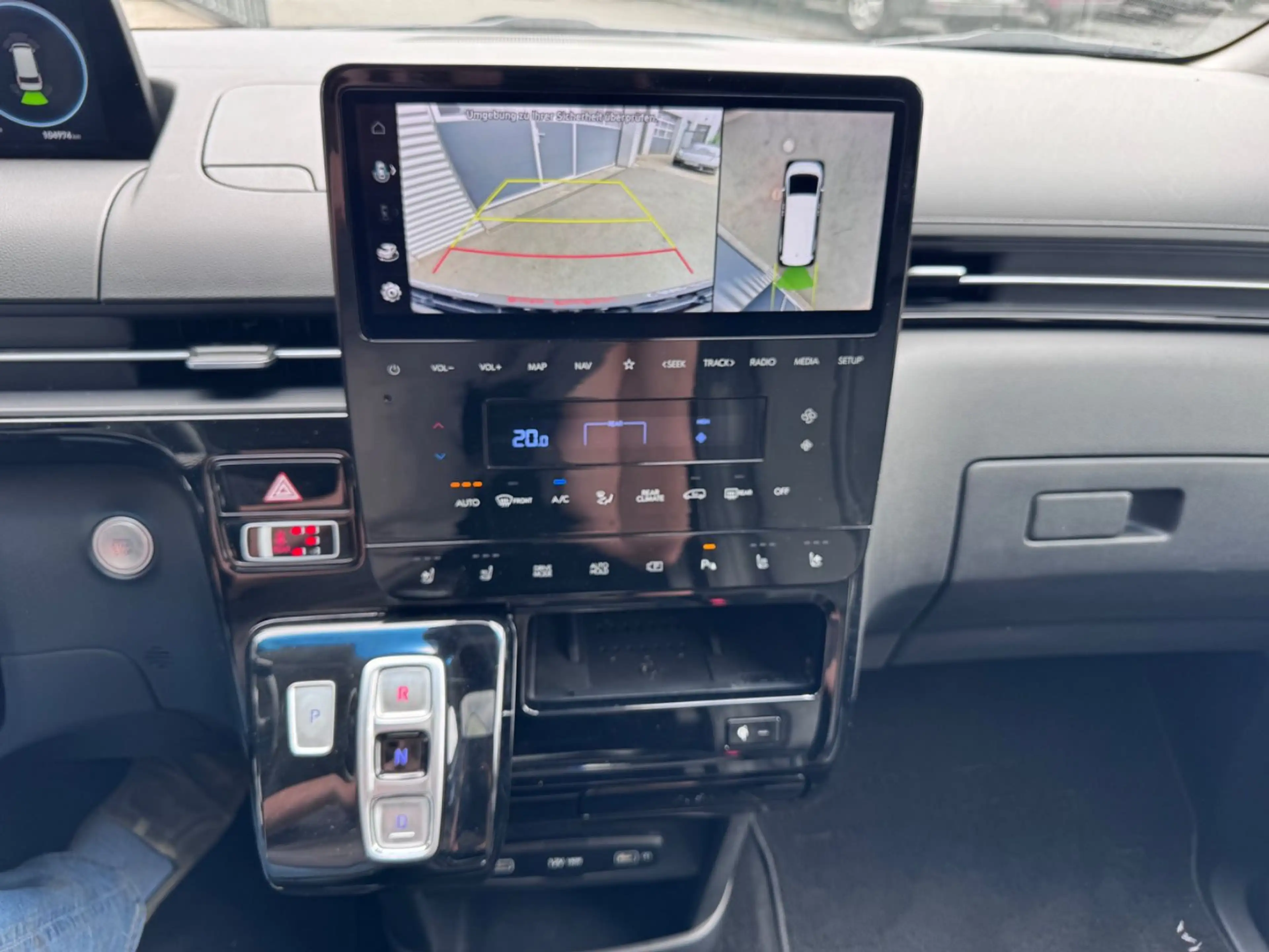 Hyundai STARIA Signature 4WD Vollausstattung Pano 360° — photo 11