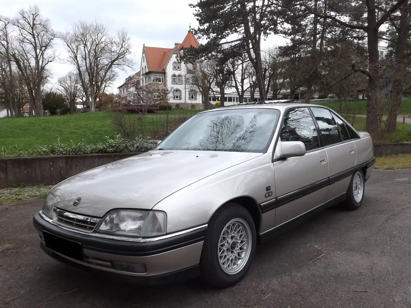 Opel Omega A 2.6i CD Diamant,Klima,B.Comp,SH,GSHD,ATS-Alus,Holz-L.,Velour,Beigem.,Alles Neuwert.,TüV+KD+History NR im super Zustand! Beige - 1