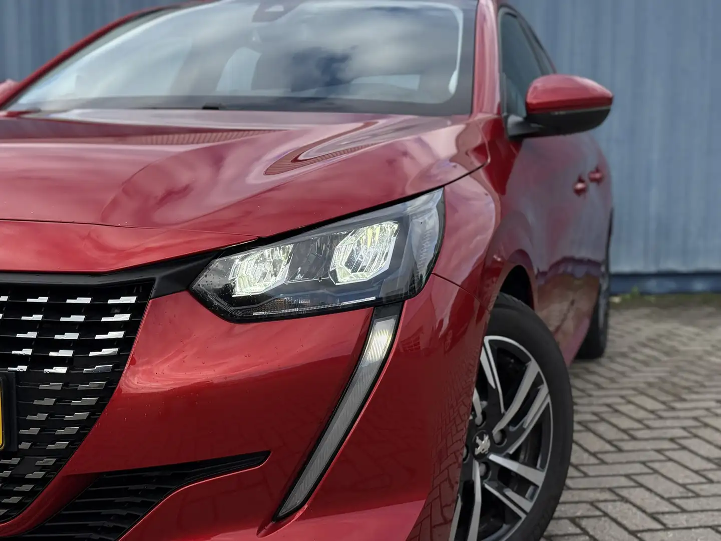 Peugeot 208 1.2 PureTech Allure | Achteruitrijcamera | Apple C Rouge - 2