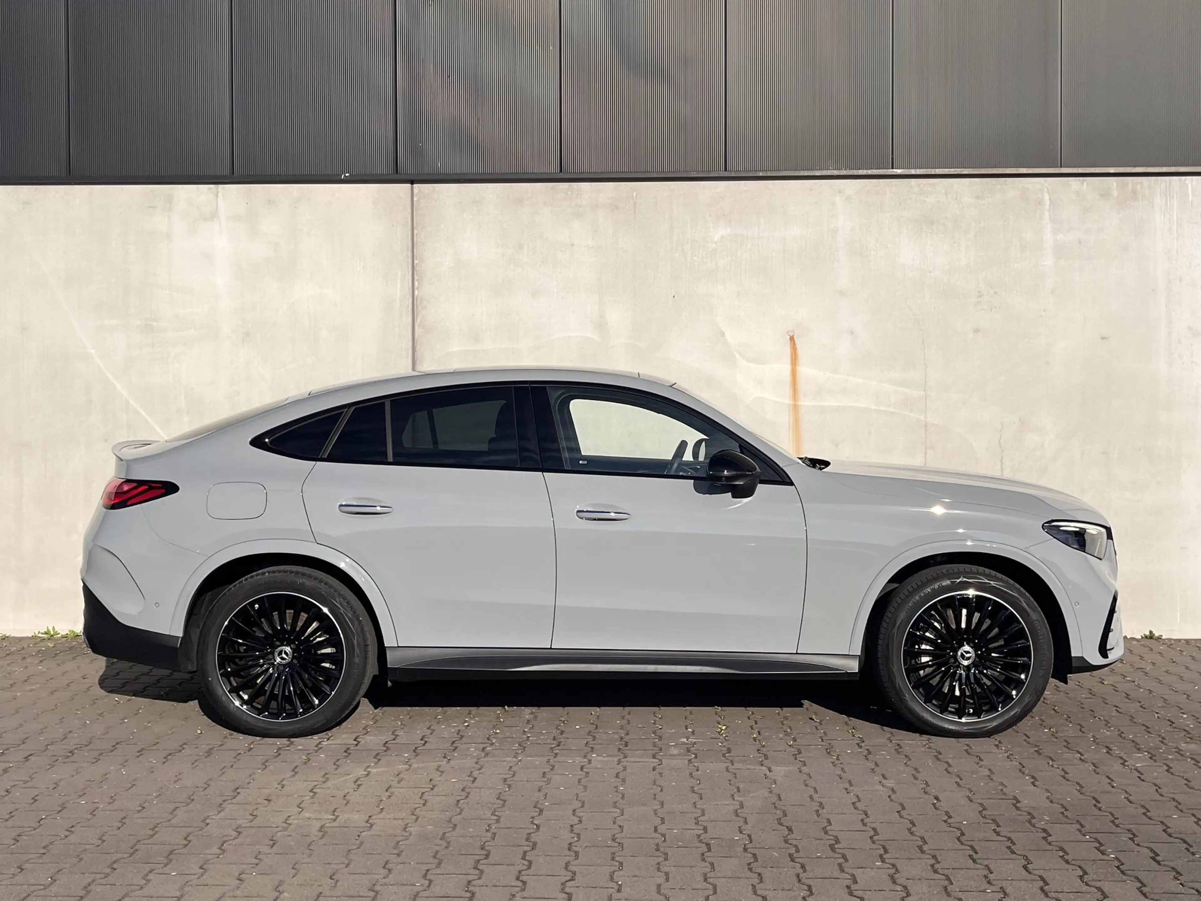 Mercedes-Benz GLC 300 Coupé de 4MATIC "140 Years Edition" — photo 4