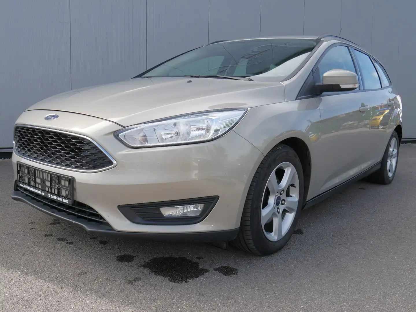 Ford Focus Turnier 1.5 TDCI Trend Grau - 1