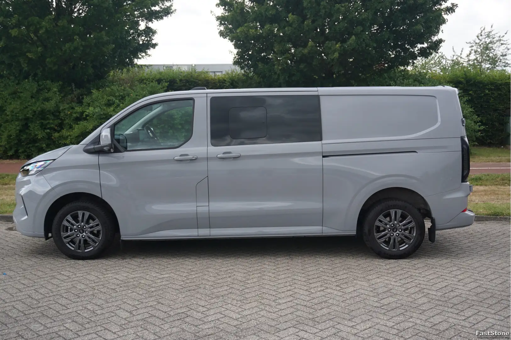Ford Transit Custom 320L 170PK DC Limited AUT MY2024 Navi, ACC, Trekha Grijs - 2