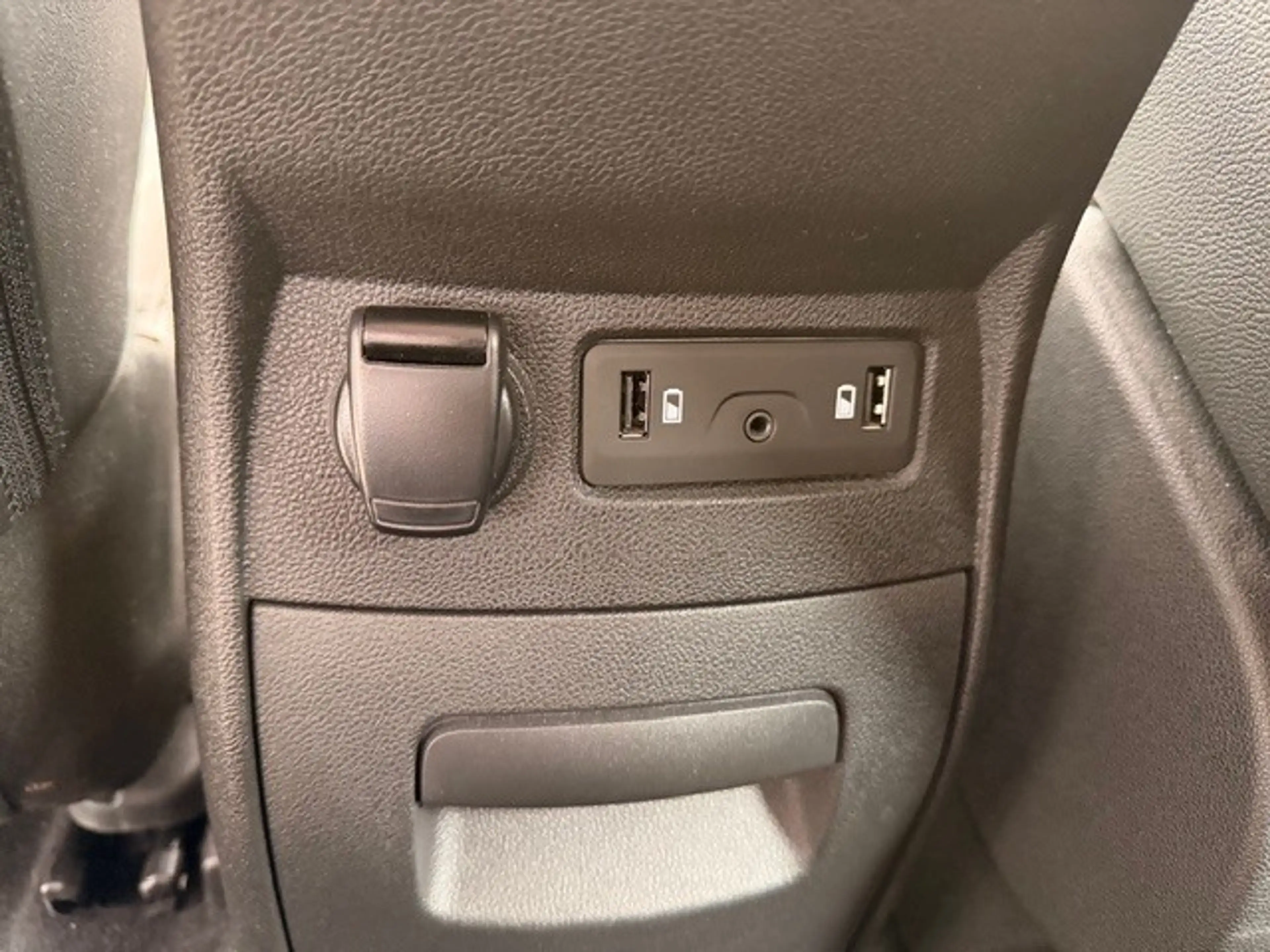 Renault Scenic IV Experience ENERGY TCe 115 — photo 17