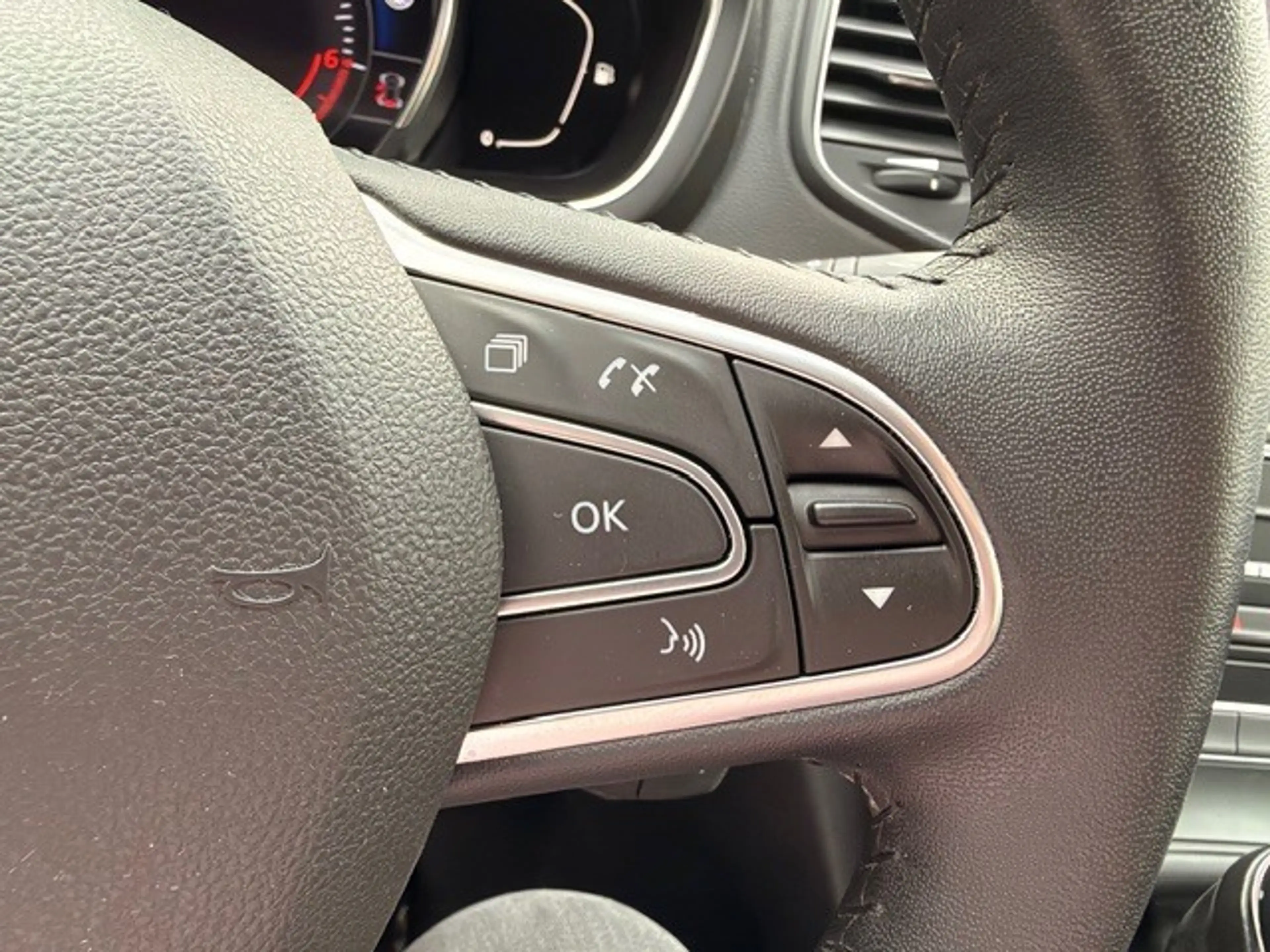 Renault Scenic IV Experience ENERGY TCe 115 — photo 11