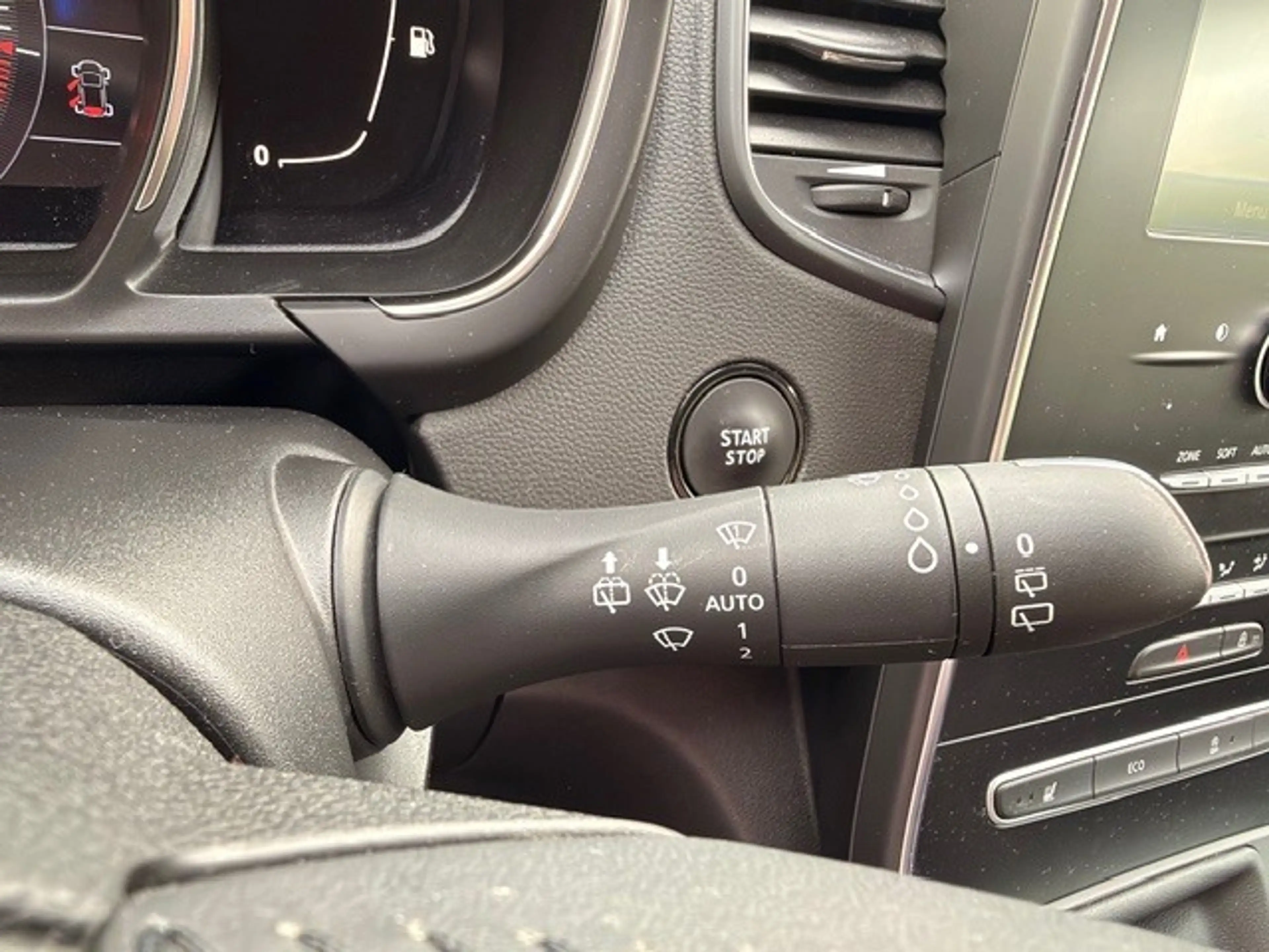 Renault Scenic IV Experience ENERGY TCe 115 — photo 13