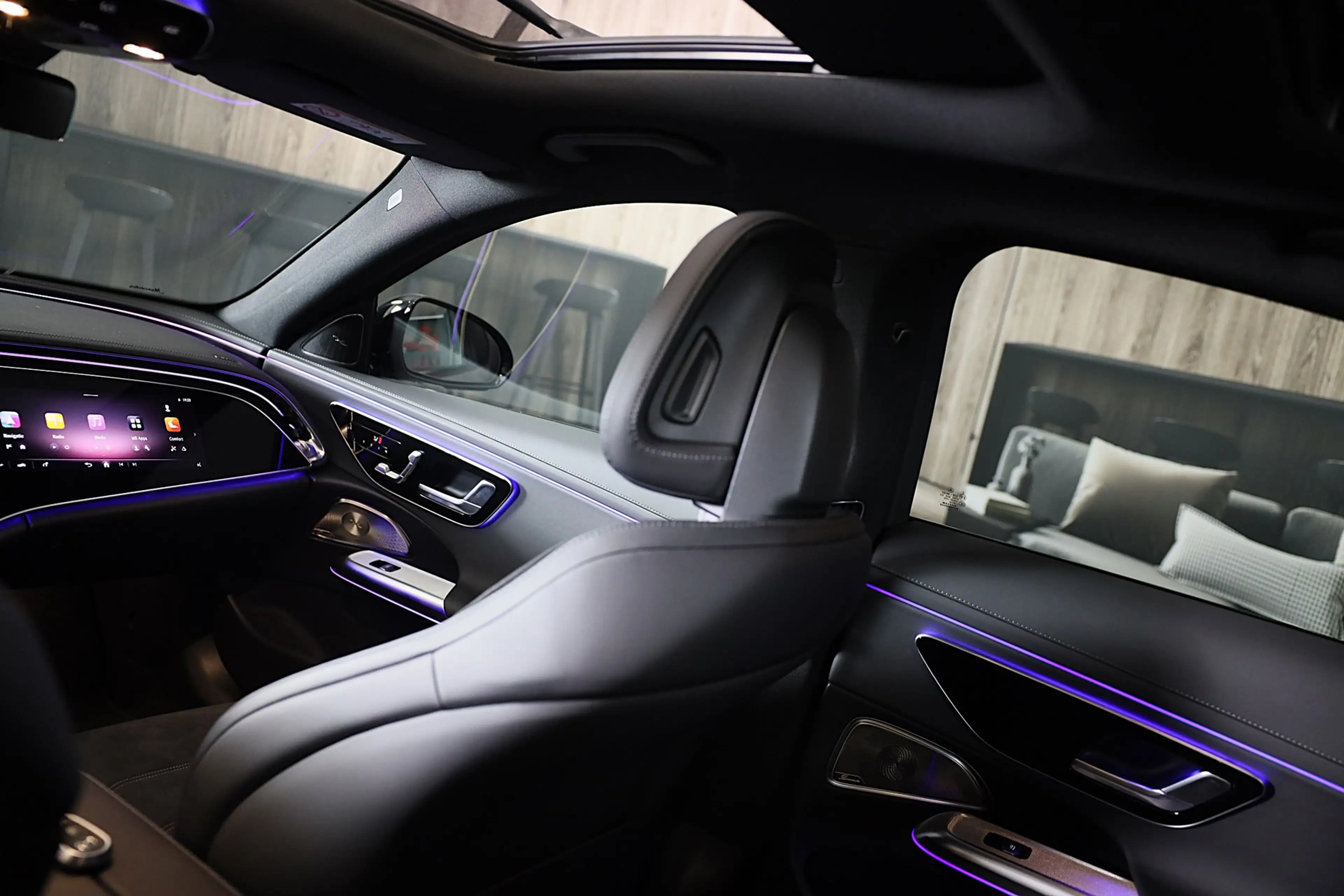 Mercedes-Benz E 300 e AMG 53 Look / Head Up / Luchtvering / Burmester — photo 26