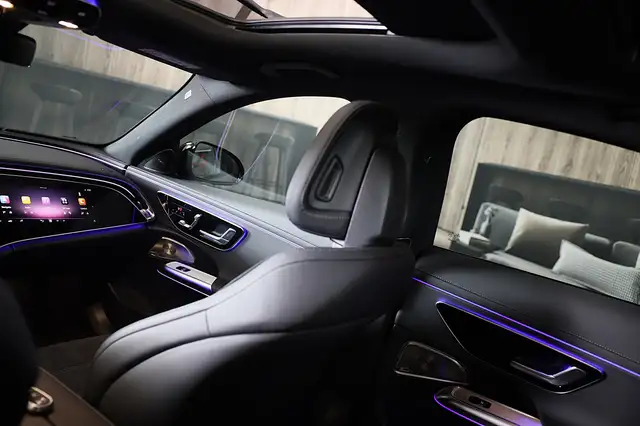 Mercedes-Benz E-Class view 26