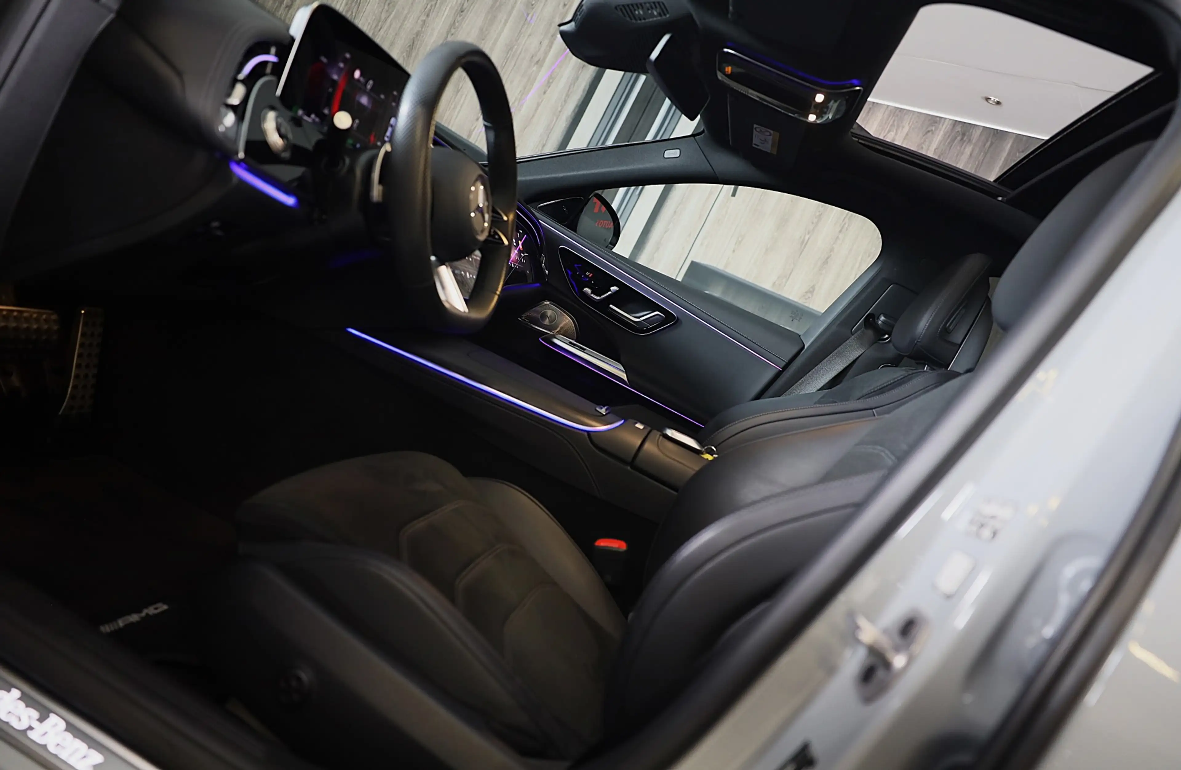 Mercedes-Benz E 300 e AMG 53 Look / Head Up / Luchtvering / Burmester — photo 8