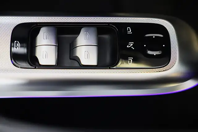 Mercedes-Benz E-Class view 22